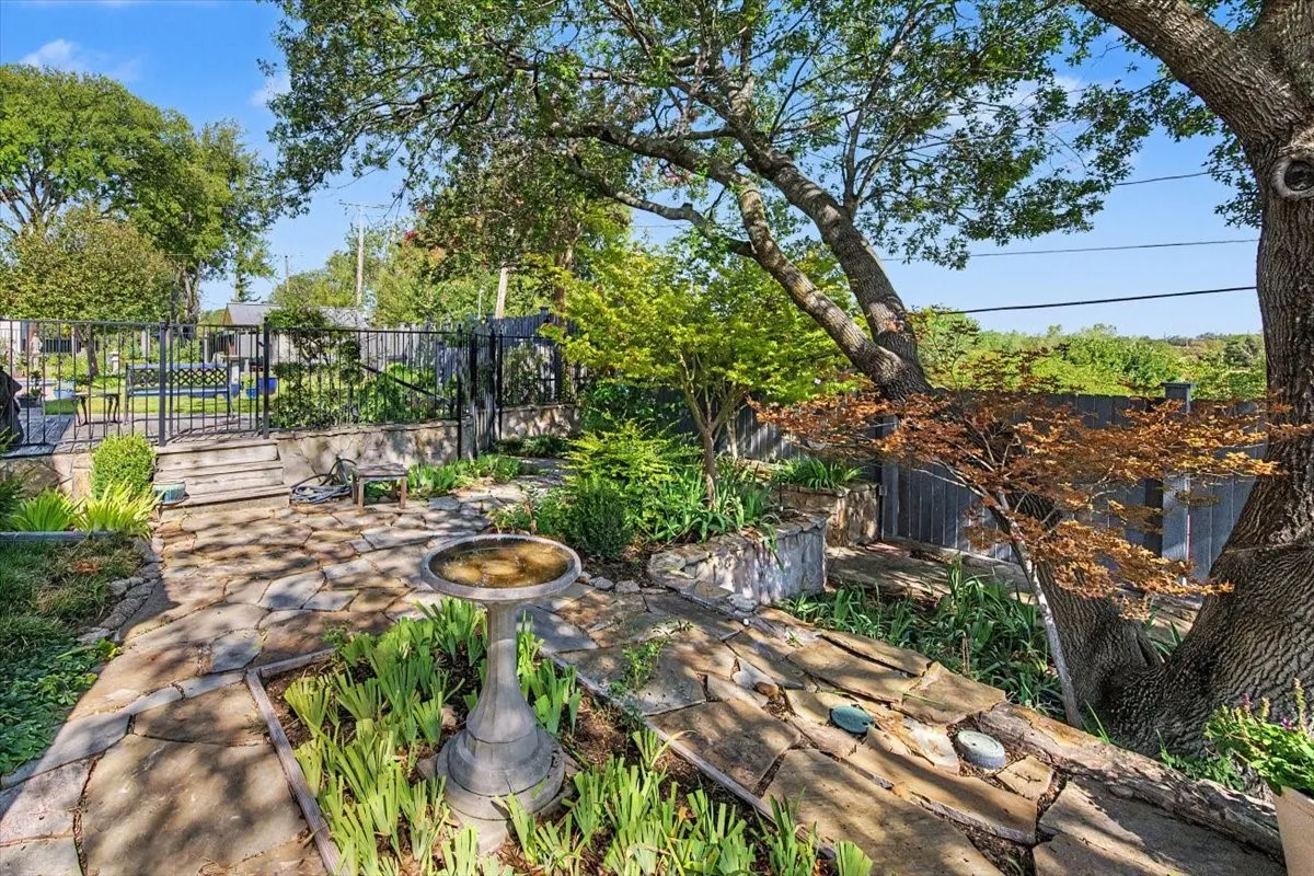 Single Family Residence For Sale in Tarrant County , 8941 Crest Wood Drive, Fort Worth, Texas 76179, 4 Bedroom, 4 Bathroom, 4 Garage spaces, 3,643 Sqft, built in 1984, mls#21362732, Real Estate Agent in Fort Worth, Homes For Sale in Tarrant county, Homes For Sale in Fort Worth, Realtor in Fort Worth Texas, Real Estate Brokerage Independent Realty Texas, Luminita Cordes Realtor