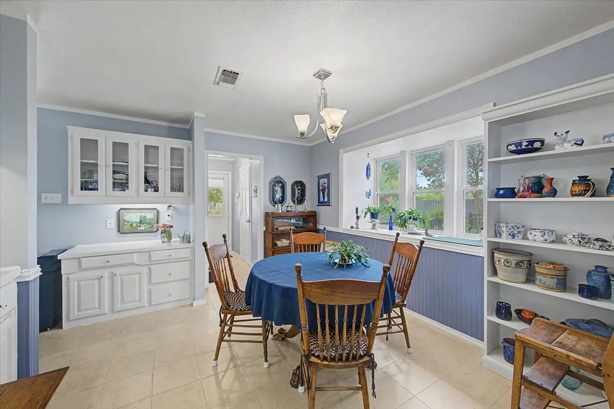 Breakfast Room