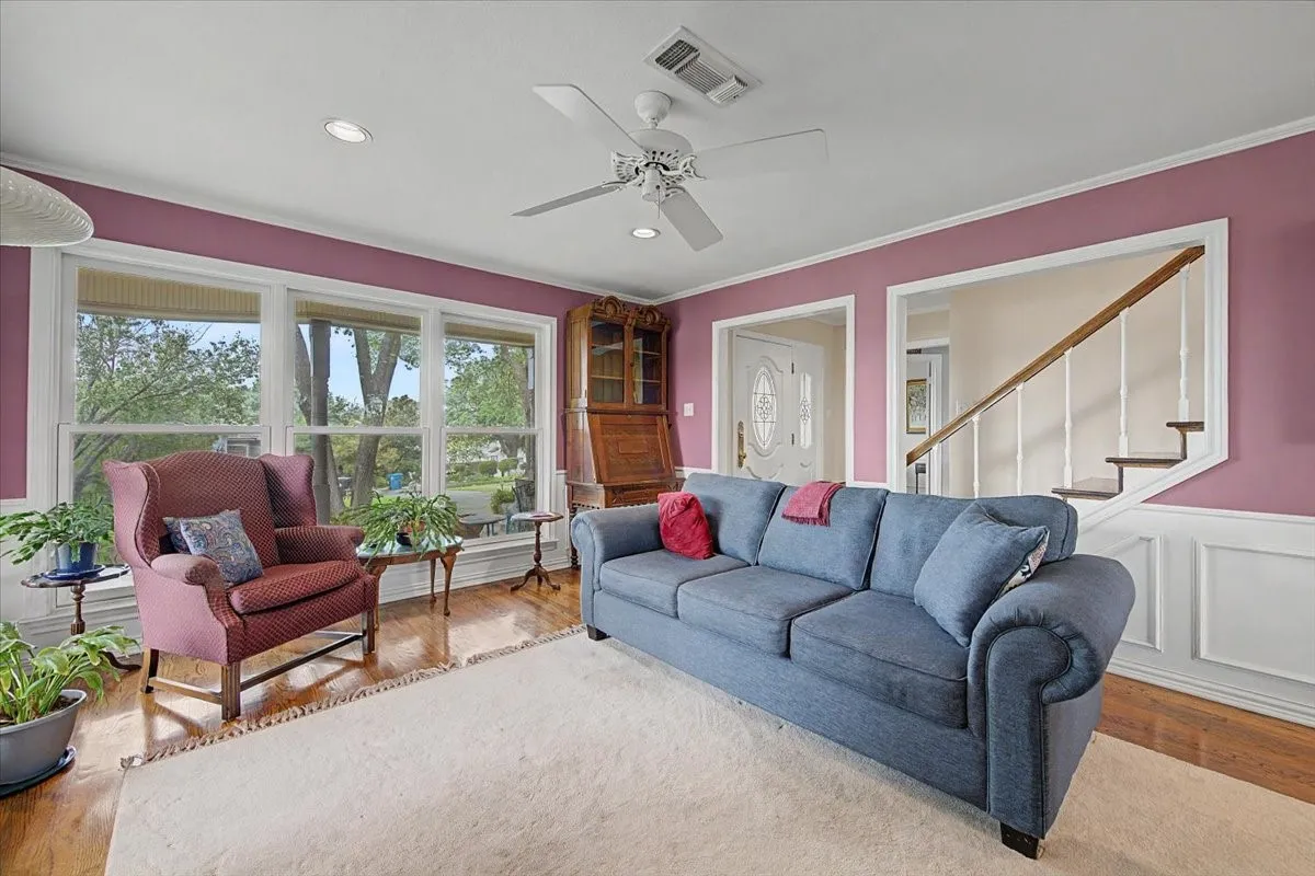 Single Family Residence For Sale in Tarrant County , 8941 Crest Wood Drive, Fort Worth, Texas 76179, 4 Bedroom, 4 Bathroom, 4 Garage spaces, 3,643 Sqft, built in 1984, mls#21362732, Real Estate Agent in Fort Worth, Homes For Sale in Tarrant county, Homes For Sale in Fort Worth, Realtor in Fort Worth Texas, Real Estate Brokerage Independent Realty Texas, Luminita Cordes Realtor