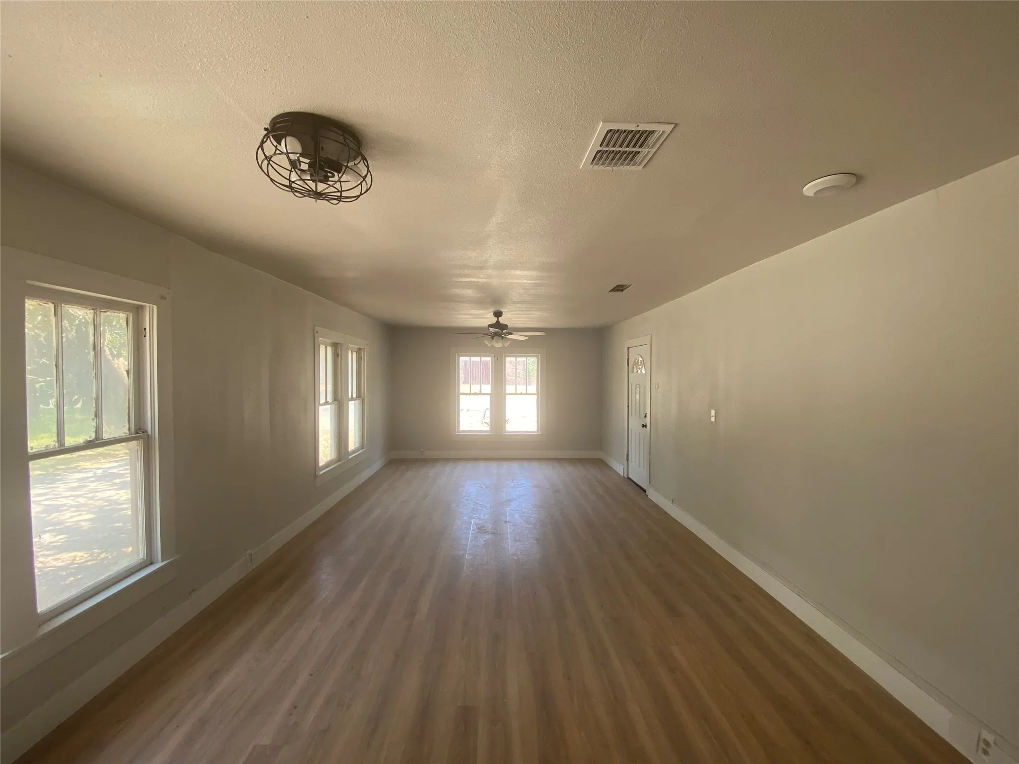 Single Family Residence For Rent in Erath County , 1042 W Tarleton, Stephenville, Texas 76401, 1 Bedroom, 2 Bathroom, 2 Garage spaces, 1,410 Sqft, built in 1935, mls#21364318, Real Estate Agent in Stephenville, Homes For Rent in Erath county, Homes For Rent in Stephenville, Realtor in Stephenville Texas, Real Estate Brokerage Independent Realty Texas, Luminita Cordes Realtor
