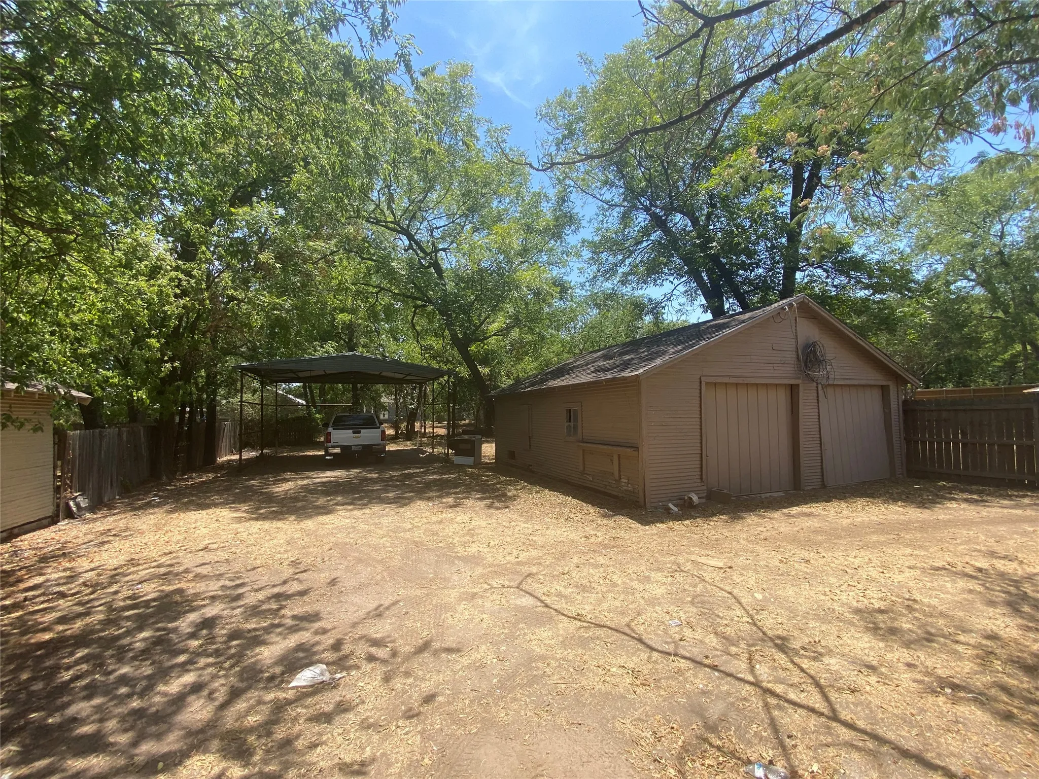 Single Family Residence For Rent in Erath County , 1042 W Tarleton, Stephenville, Texas 76401, 1 Bedroom, 2 Bathroom, 2 Garage spaces, 1,410 Sqft, built in 1935, mls#21364318, Real Estate Agent in Stephenville, Homes For Rent in Erath county, Homes For Rent in Stephenville, Realtor in Stephenville Texas, Real Estate Brokerage Independent Realty Texas, Luminita Cordes Realtor