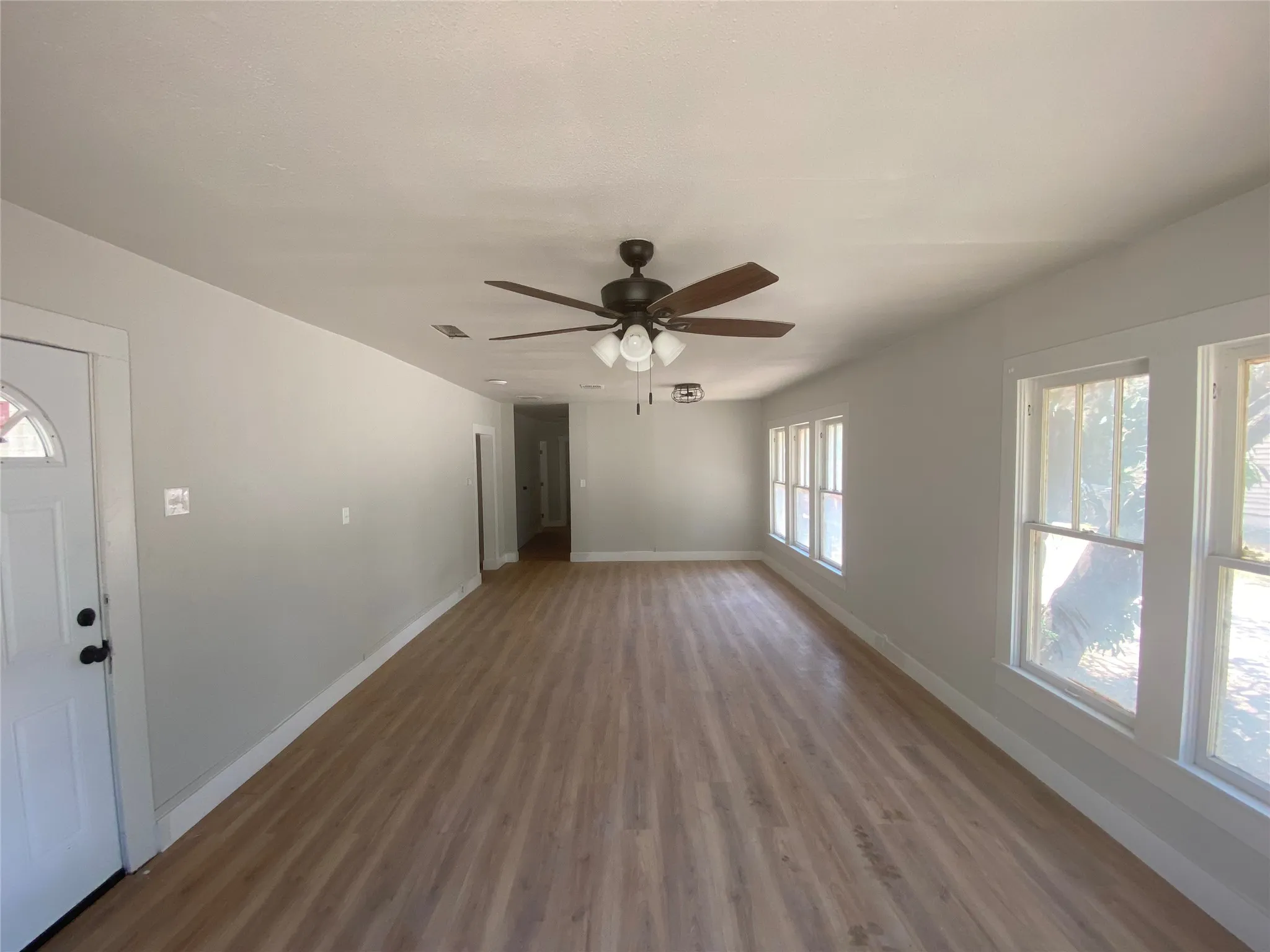 Single Family Residence For Rent in Erath County , 1042 W Tarleton, Stephenville, Texas 76401, 1 Bedroom, 2 Bathroom, 2 Garage spaces, 1,410 Sqft, built in 1935, mls#21364318, Real Estate Agent in Stephenville, Homes For Rent in Erath county, Homes For Rent in Stephenville, Realtor in Stephenville Texas, Real Estate Brokerage Independent Realty Texas, Luminita Cordes Realtor