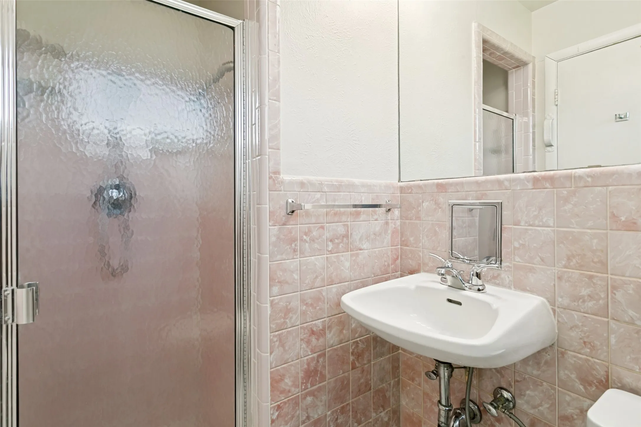 Single Family Residence For Sale in Tarrant County , 5205 Trail Lake Drive, Fort Worth, Texas 76133, 3 Bedroom, 2 Bathroom, Garage spaces, 1,969 Sqft, built in 1955, mls#21363965, Real Estate Agent in Fort Worth, Homes For Sale in Tarrant county, Homes For Sale in Fort Worth, Realtor in Fort Worth Texas, Real Estate Brokerage Independent Realty Texas, Luminita Cordes Realtor