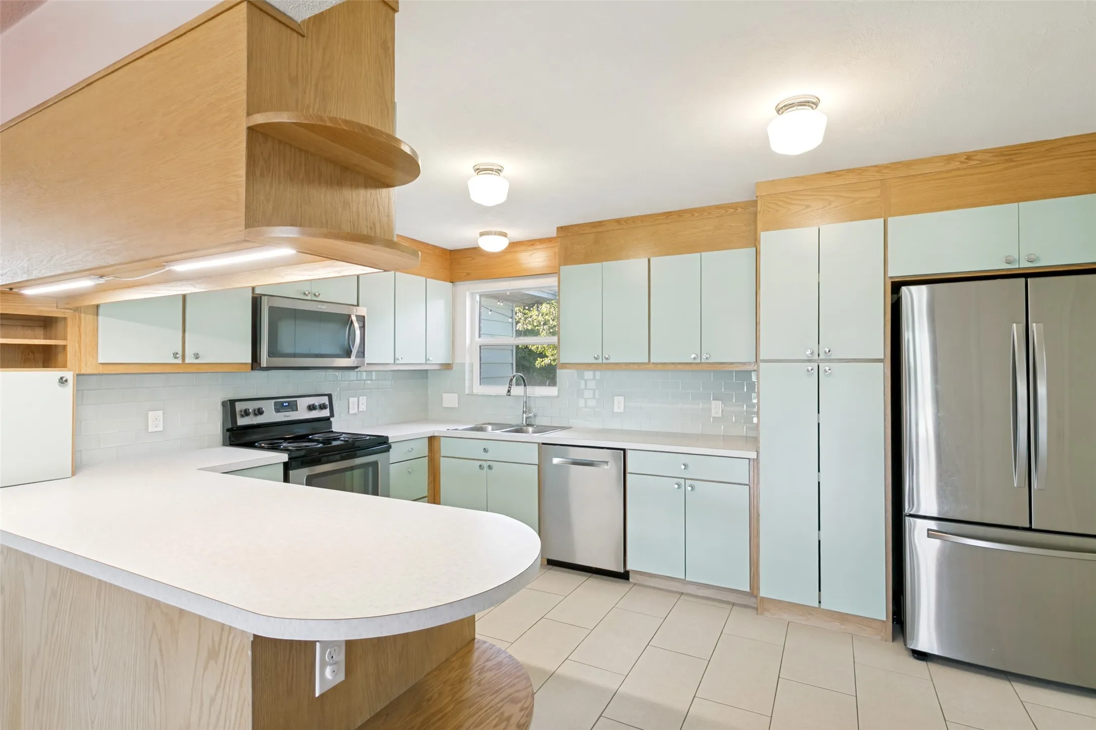 Single Family Residence For Sale in Tarrant County , 5205 Trail Lake Drive, Fort Worth, Texas 76133, 3 Bedroom, 2 Bathroom, Garage spaces, 1,969 Sqft, built in 1955, mls#21363965, Real Estate Agent in Fort Worth, Homes For Sale in Tarrant county, Homes For Sale in Fort Worth, Realtor in Fort Worth Texas, Real Estate Brokerage Independent Realty Texas, Luminita Cordes Realtor