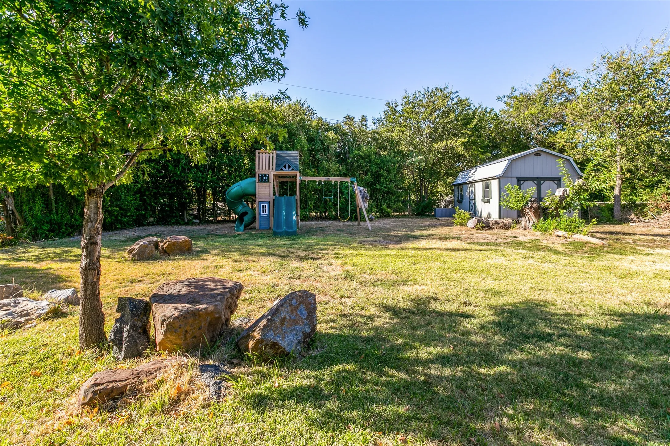 Single Family Residence For Sale in Tarrant County , 5205 Trail Lake Drive, Fort Worth, Texas 76133, 3 Bedroom, 2 Bathroom, Garage spaces, 1,969 Sqft, built in 1955, mls#21363965, Real Estate Agent in Fort Worth, Homes For Sale in Tarrant county, Homes For Sale in Fort Worth, Realtor in Fort Worth Texas, Real Estate Brokerage Independent Realty Texas, Luminita Cordes Realtor