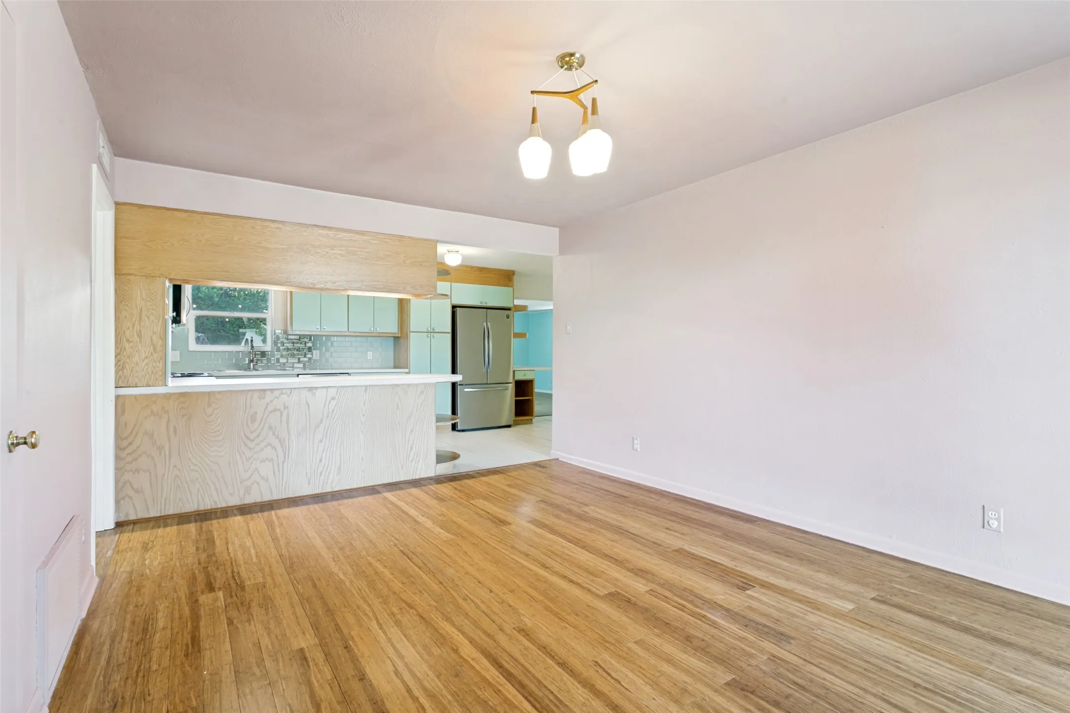 Single Family Residence For Sale in Tarrant County , 5205 Trail Lake Drive, Fort Worth, Texas 76133, 3 Bedroom, 2 Bathroom, Garage spaces, 1,969 Sqft, built in 1955, mls#21363965, Real Estate Agent in Fort Worth, Homes For Sale in Tarrant county, Homes For Sale in Fort Worth, Realtor in Fort Worth Texas, Real Estate Brokerage Independent Realty Texas, Luminita Cordes Realtor