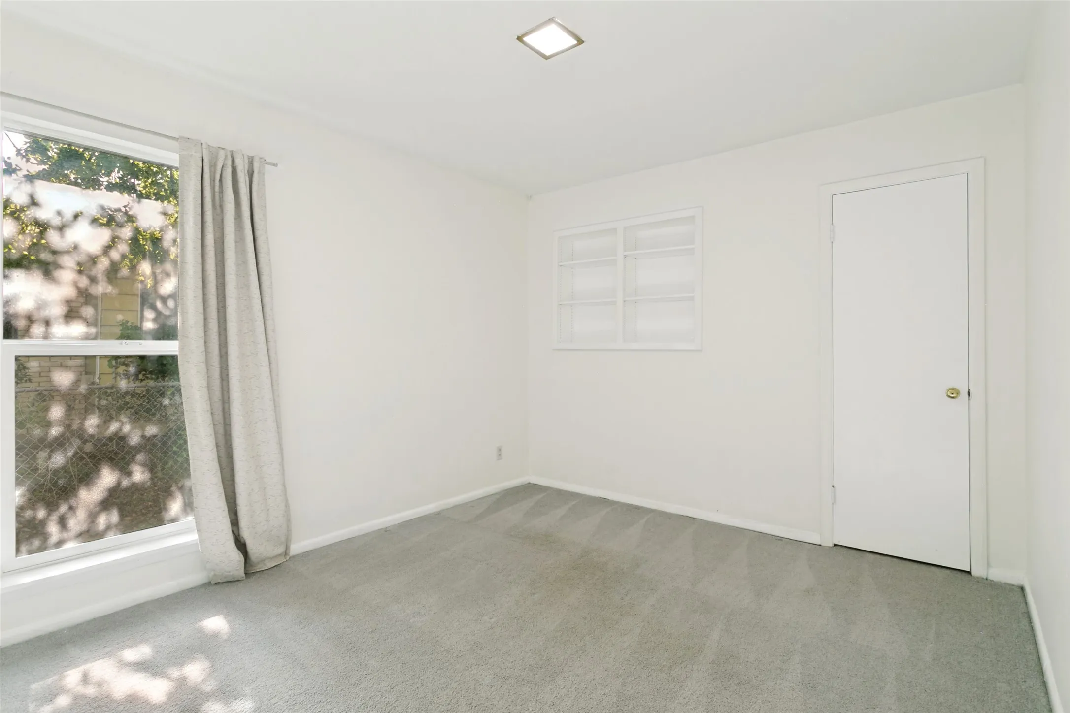 Single Family Residence For Sale in Tarrant County , 5205 Trail Lake Drive, Fort Worth, Texas 76133, 3 Bedroom, 2 Bathroom, Garage spaces, 1,969 Sqft, built in 1955, mls#21363965, Real Estate Agent in Fort Worth, Homes For Sale in Tarrant county, Homes For Sale in Fort Worth, Realtor in Fort Worth Texas, Real Estate Brokerage Independent Realty Texas, Luminita Cordes Realtor