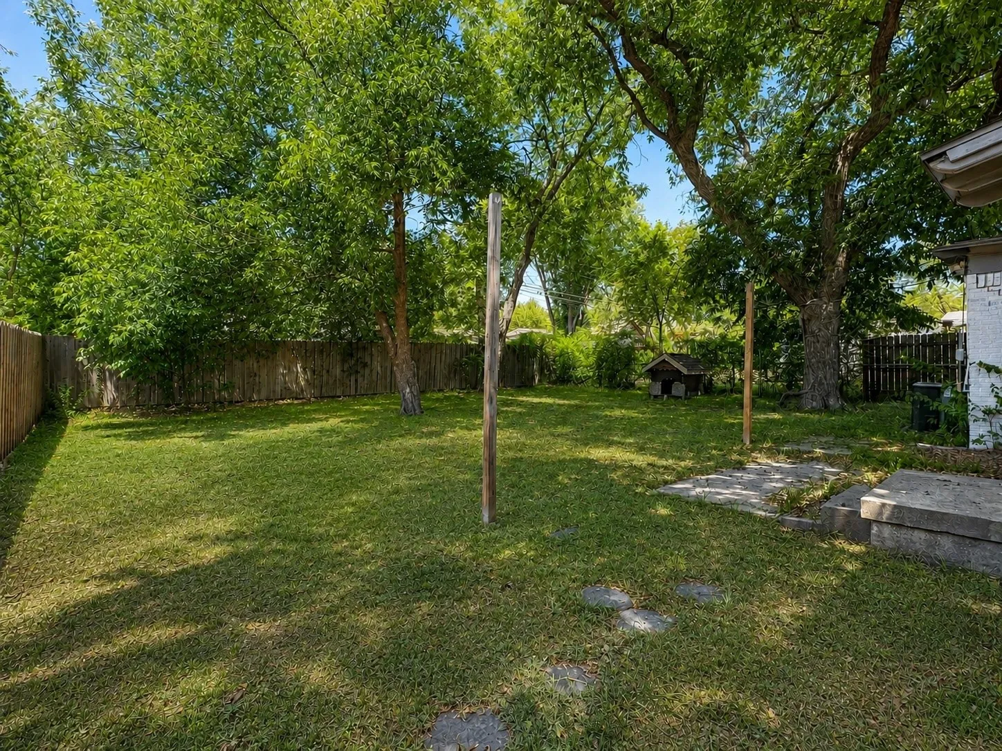 Single Family Residence For Sale in Dallas County , 1417 Hillcrest Street, Mesquite, Texas 75149, 3 Bedroom, 2 Bathroom, Garage spaces, 1,276 Sqft, built in 1955, mls#21363667, Real Estate Agent in Mesquite, Homes For Sale in Dallas county, Homes For Sale in Mesquite, Realtor in Mesquite Texas, Real Estate Brokerage Independent Realty Texas, Luminita Cordes Realtor