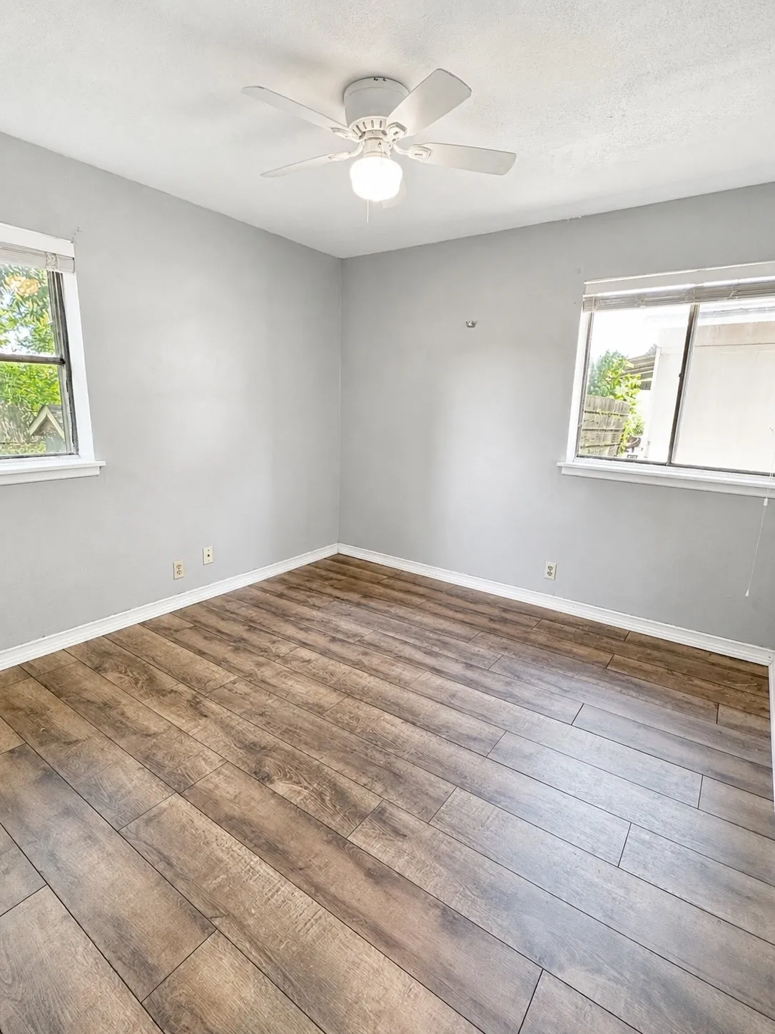 Single Family Residence For Sale in Dallas County , 1417 Hillcrest Street, Mesquite, Texas 75149, 3 Bedroom, 2 Bathroom, Garage spaces, 1,276 Sqft, built in 1955, mls#21363667, Real Estate Agent in Mesquite, Homes For Sale in Dallas county, Homes For Sale in Mesquite, Realtor in Mesquite Texas, Real Estate Brokerage Independent Realty Texas, Luminita Cordes Realtor