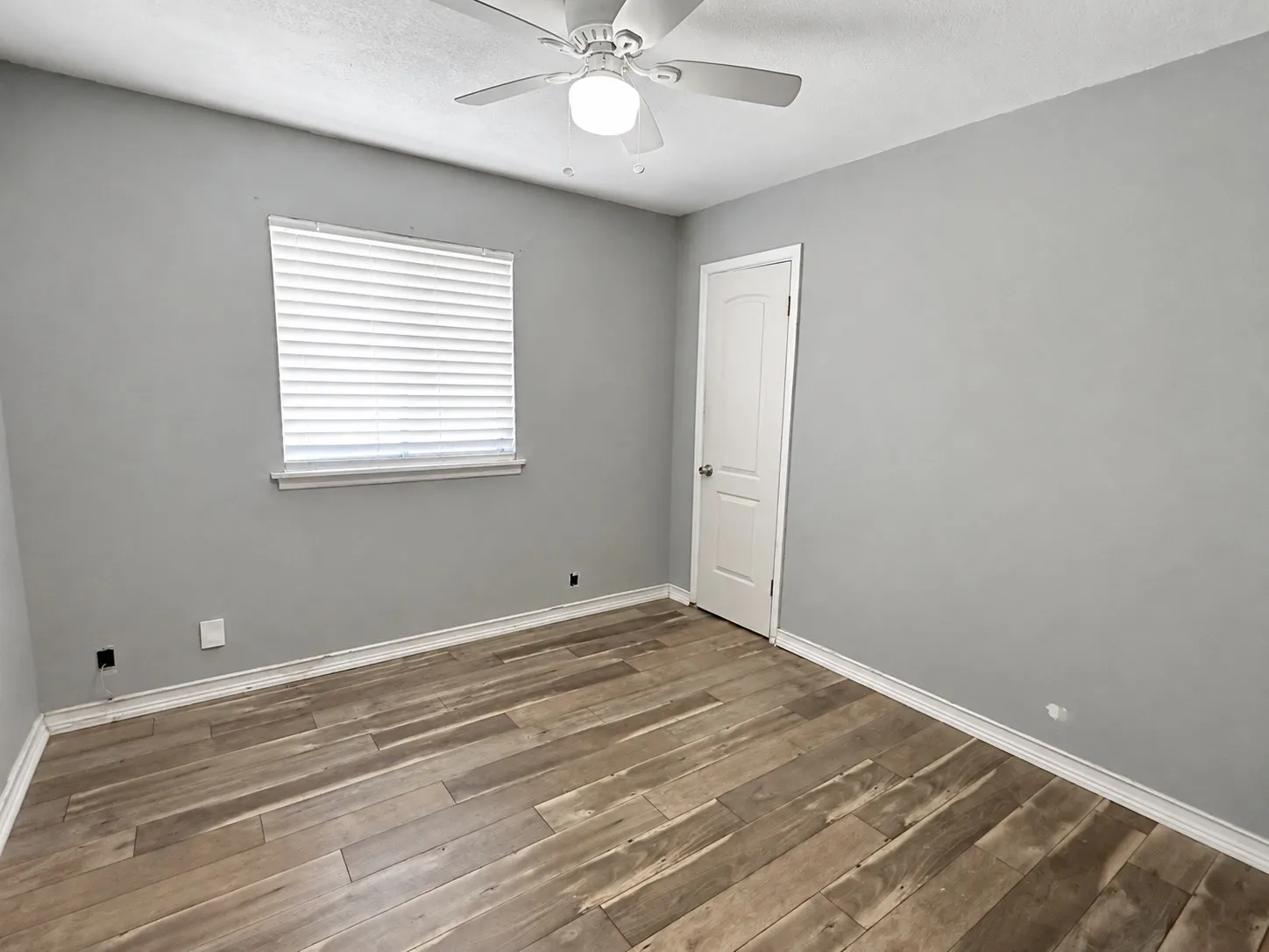 Single Family Residence For Sale in Dallas County , 1417 Hillcrest Street, Mesquite, Texas 75149, 3 Bedroom, 2 Bathroom, Garage spaces, 1,276 Sqft, built in 1955, mls#21363667, Real Estate Agent in Mesquite, Homes For Sale in Dallas county, Homes For Sale in Mesquite, Realtor in Mesquite Texas, Real Estate Brokerage Independent Realty Texas, Luminita Cordes Realtor
