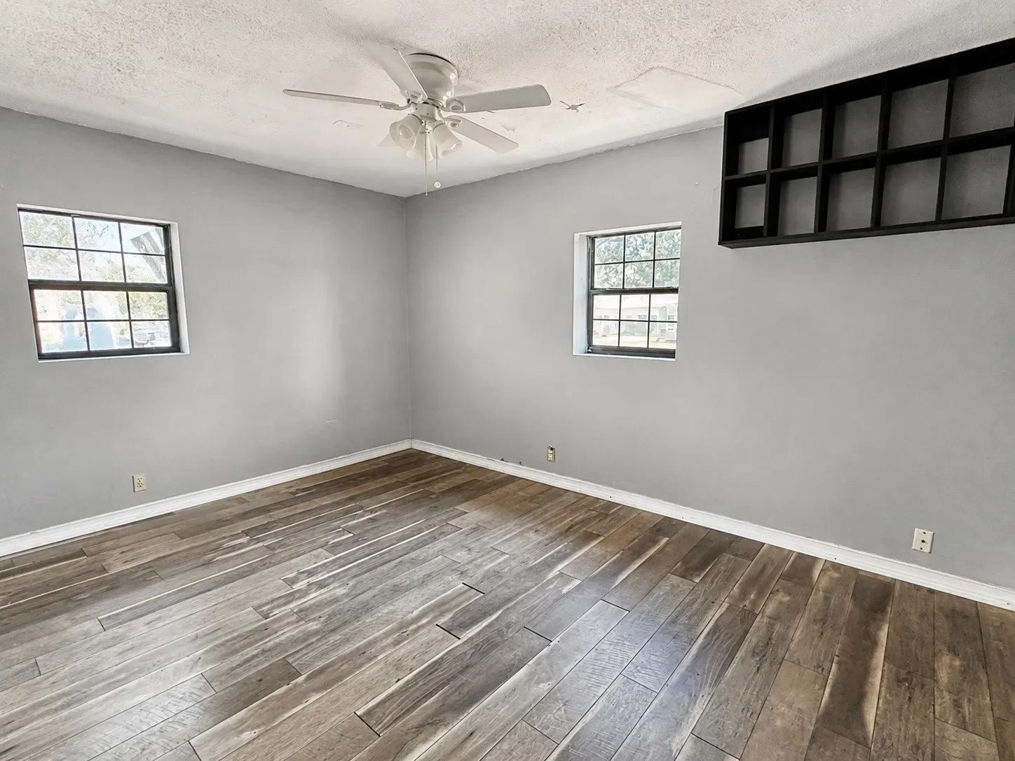 Single Family Residence For Sale in Dallas County , 1417 Hillcrest Street, Mesquite, Texas 75149, 3 Bedroom, 2 Bathroom, Garage spaces, 1,276 Sqft, built in 1955, mls#21363667, Real Estate Agent in Mesquite, Homes For Sale in Dallas county, Homes For Sale in Mesquite, Realtor in Mesquite Texas, Real Estate Brokerage Independent Realty Texas, Luminita Cordes Realtor