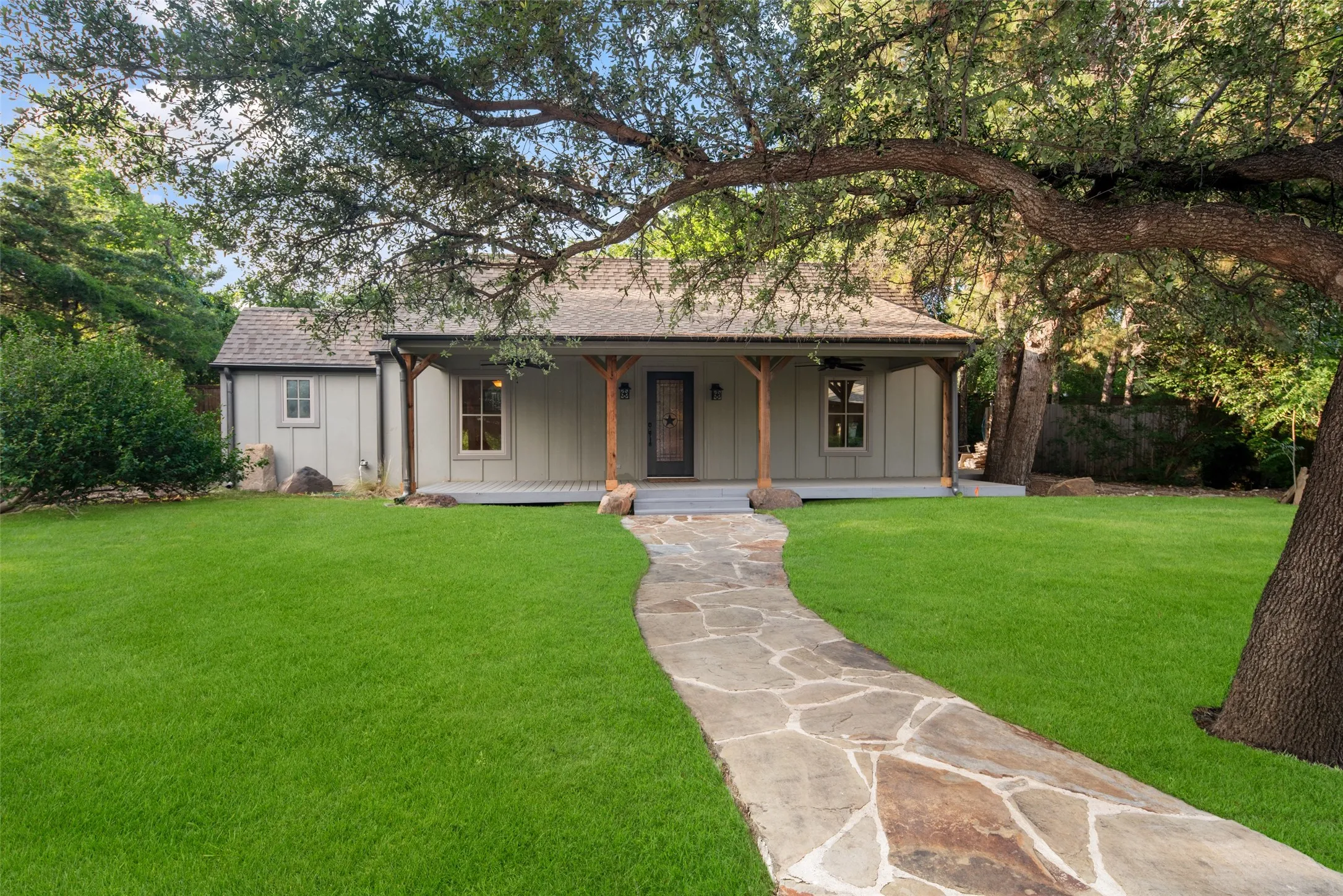 Single Family Residence For Sale in Collin County , 6 Wimbledon Court, Frisco, Texas 75034, 5 Bedroom, 8 Bathroom, 11 Garage spaces, 6,759 Sqft, built in 2008, Price $6,500,000, mls#21362366, Real Estate Agent in Frisco, Homes For Sale in Collin county, Homes For Sale in Frisco, Realtor in Frisco Texas, Real Estate Brokerage Independent Realty Texas, Luminita Cordes Realtor
