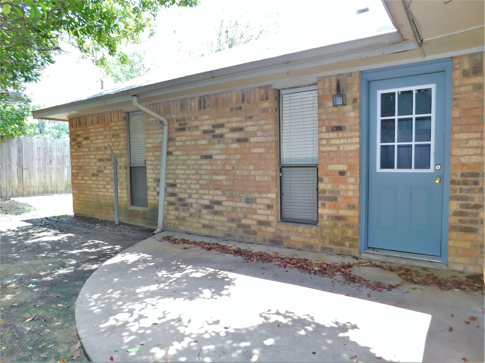 Duplex For Rent in Collin County , 8865 Camfield Way, Frisco, Texas 75033, 3 Bedroom, 2 Bathroom, Garage spaces, 1,287 Sqft, built in 1983, mls#21364316, Real Estate Agent in Frisco, Homes For Rent in Collin county, Homes For Rent in Frisco, Realtor in Frisco Texas, Real Estate Brokerage Independent Realty Texas, Luminita Cordes Realtor
