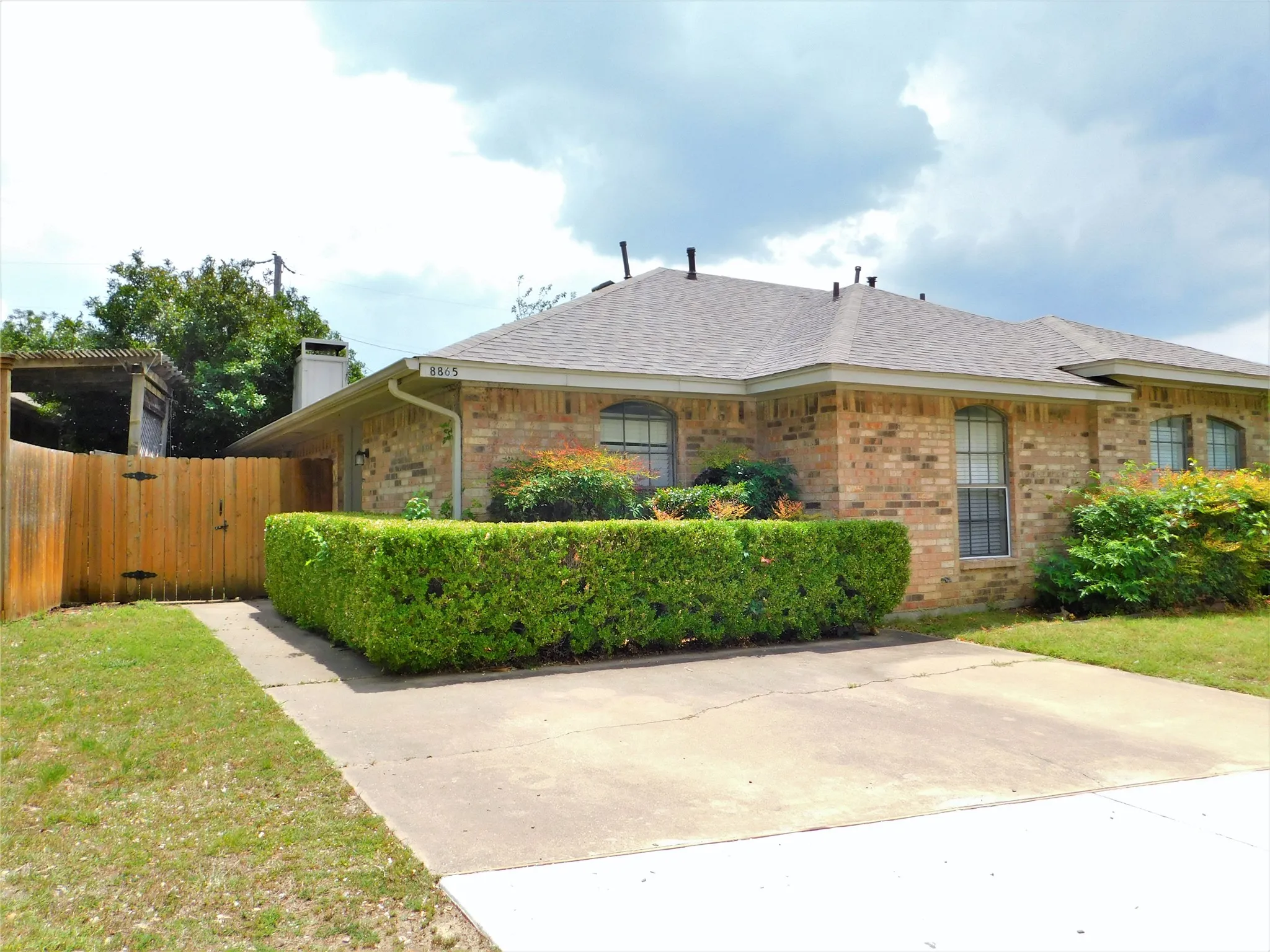 Duplex For Rent in Collin County , 8865 Camfield Way, Frisco, Texas 75033, 3 Bedroom, 2 Bathroom, Garage spaces, 1,287 Sqft, built in 1983, mls#21364316, Real Estate Agent in Frisco, Homes For Rent in Collin county, Homes For Rent in Frisco, Realtor in Frisco Texas, Real Estate Brokerage Independent Realty Texas, Luminita Cordes Realtor