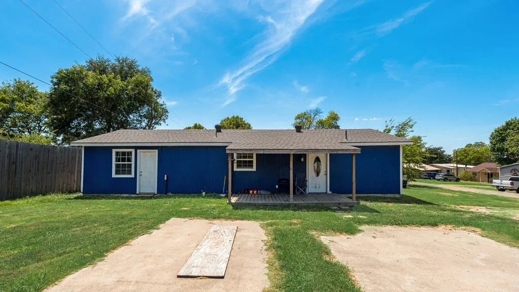 Single Family Residence For Sale in Hunt County , 7477 Scenic Drive, Lone Oak, Texas 75453, 3 Bedroom, 2 Bathroom, Garage spaces, 1,160 Sqft, built in 2009, mls#21364033, Real Estate Agent in Lone Oak, Homes For Sale in Hunt county, Homes For Sale in Lone Oak, Realtor in Lone Oak Texas, Real Estate Brokerage Independent Realty Texas, Luminita Cordes Realtor
