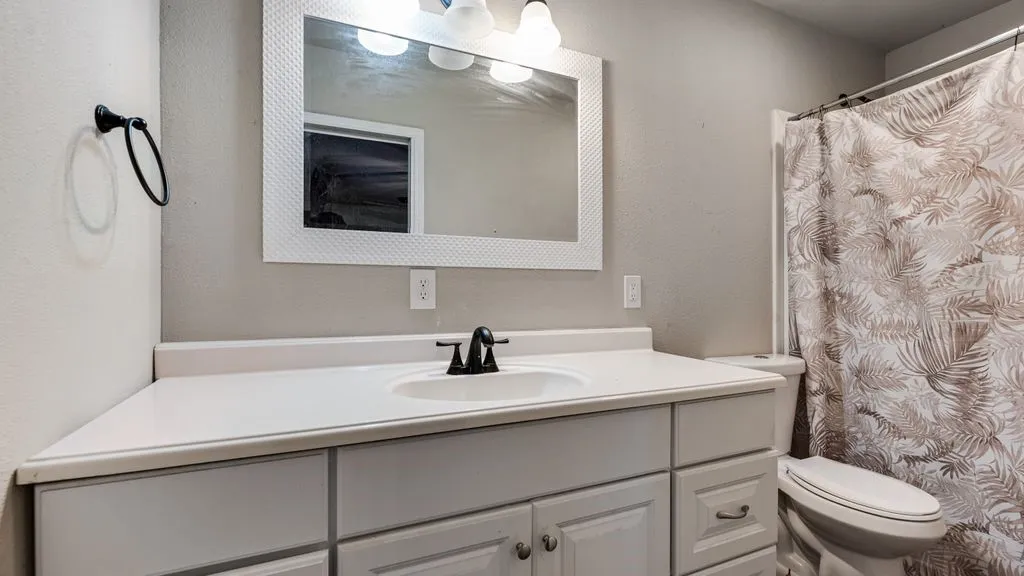 Single Family Residence For Sale in Hunt County , 7477 Scenic Drive, Lone Oak, Texas 75453, 3 Bedroom, 2 Bathroom, Garage spaces, 1,160 Sqft, built in 2009, mls#21364033, Real Estate Agent in Lone Oak, Homes For Sale in Hunt county, Homes For Sale in Lone Oak, Realtor in Lone Oak Texas, Real Estate Brokerage Independent Realty Texas, Luminita Cordes Realtor