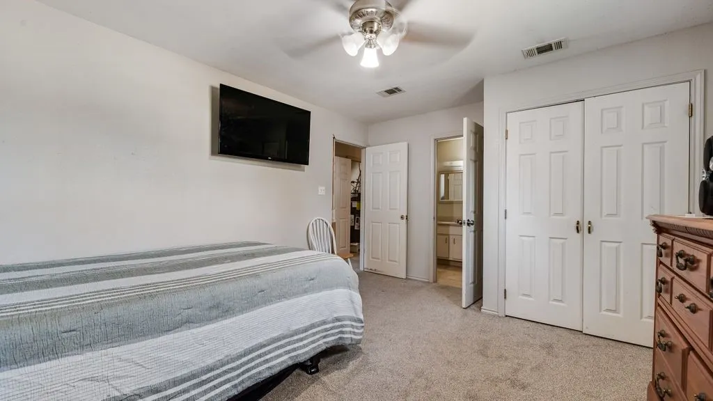 Single Family Residence For Sale in Hunt County , 7477 Scenic Drive, Lone Oak, Texas 75453, 3 Bedroom, 2 Bathroom, Garage spaces, 1,160 Sqft, built in 2009, mls#21364033, Real Estate Agent in Lone Oak, Homes For Sale in Hunt county, Homes For Sale in Lone Oak, Realtor in Lone Oak Texas, Real Estate Brokerage Independent Realty Texas, Luminita Cordes Realtor