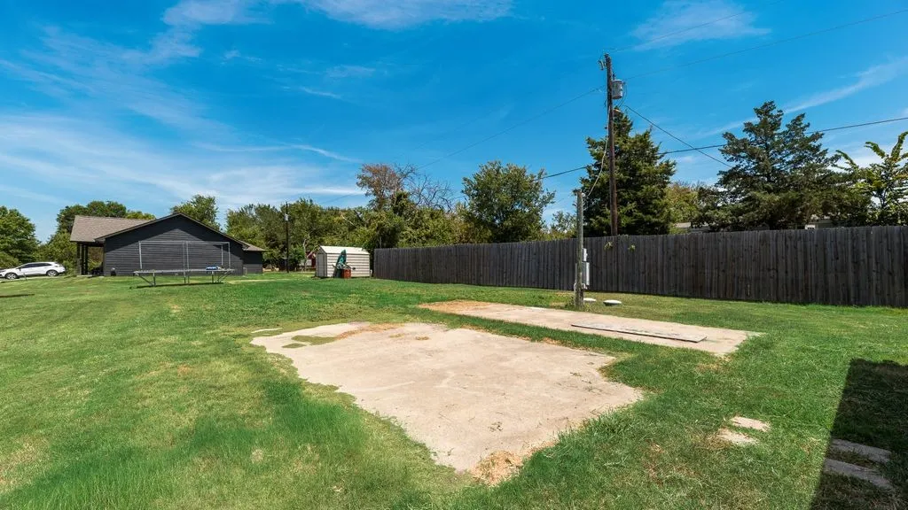 Single Family Residence For Sale in Hunt County , 7477 Scenic Drive, Lone Oak, Texas 75453, 3 Bedroom, 2 Bathroom, Garage spaces, 1,160 Sqft, built in 2009, mls#21364033, Real Estate Agent in Lone Oak, Homes For Sale in Hunt county, Homes For Sale in Lone Oak, Realtor in Lone Oak Texas, Real Estate Brokerage Independent Realty Texas, Luminita Cordes Realtor