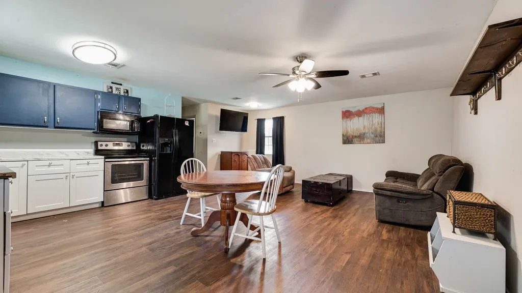 Single Family Residence For Sale in Hunt County , 7477 Scenic Drive, Lone Oak, Texas 75453, 3 Bedroom, 2 Bathroom, Garage spaces, 1,160 Sqft, built in 2009, mls#21364033, Real Estate Agent in Lone Oak, Homes For Sale in Hunt county, Homes For Sale in Lone Oak, Realtor in Lone Oak Texas, Real Estate Brokerage Independent Realty Texas, Luminita Cordes Realtor