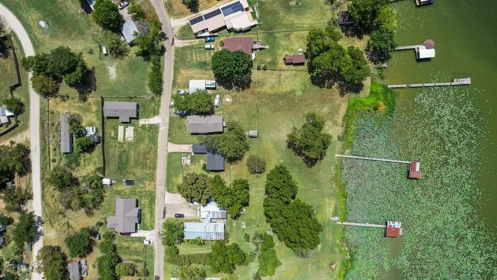 Single Family Residence For Sale in Hunt County , 7477 Scenic Drive, Lone Oak, Texas 75453, 3 Bedroom, 2 Bathroom, Garage spaces, 1,160 Sqft, built in 2009, mls#21364033, Real Estate Agent in Lone Oak, Homes For Sale in Hunt county, Homes For Sale in Lone Oak, Realtor in Lone Oak Texas, Real Estate Brokerage Independent Realty Texas, Luminita Cordes Realtor