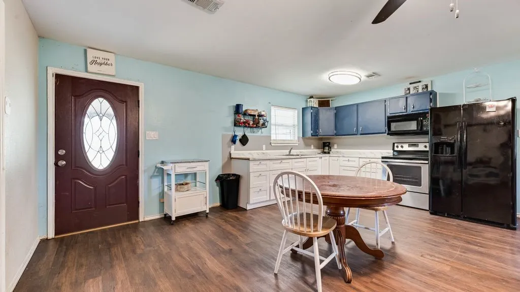 Single Family Residence For Sale in Hunt County , 7477 Scenic Drive, Lone Oak, Texas 75453, 3 Bedroom, 2 Bathroom, Garage spaces, 1,160 Sqft, built in 2009, mls#21364033, Real Estate Agent in Lone Oak, Homes For Sale in Hunt county, Homes For Sale in Lone Oak, Realtor in Lone Oak Texas, Real Estate Brokerage Independent Realty Texas, Luminita Cordes Realtor