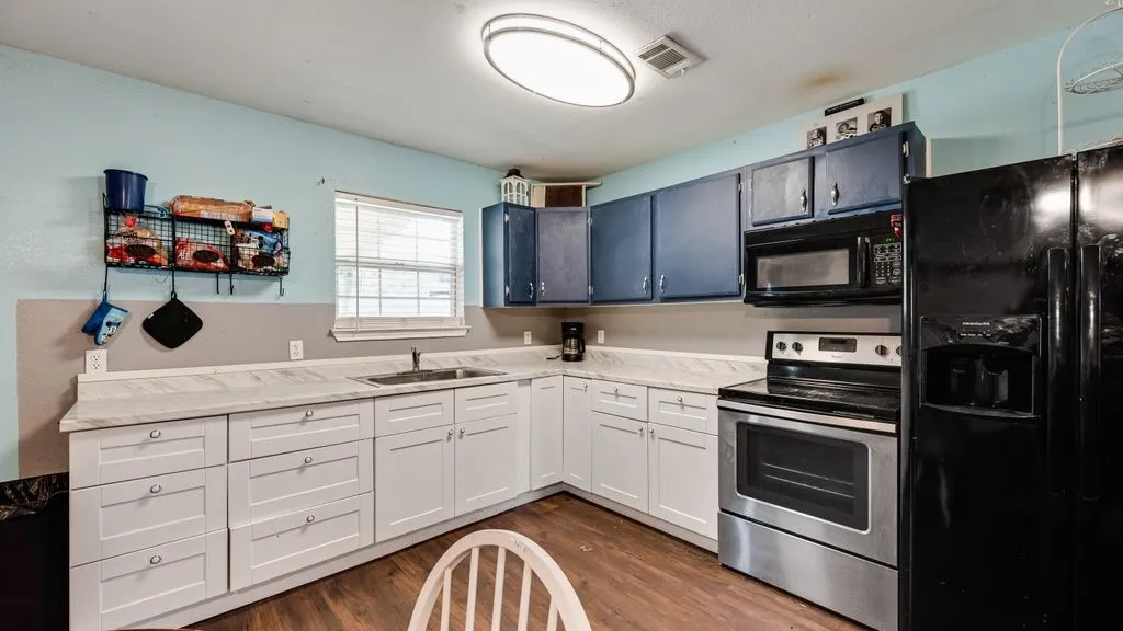 Single Family Residence For Sale in Hunt County , 7477 Scenic Drive, Lone Oak, Texas 75453, 3 Bedroom, 2 Bathroom, Garage spaces, 1,160 Sqft, built in 2009, mls#21364033, Real Estate Agent in Lone Oak, Homes For Sale in Hunt county, Homes For Sale in Lone Oak, Realtor in Lone Oak Texas, Real Estate Brokerage Independent Realty Texas, Luminita Cordes Realtor