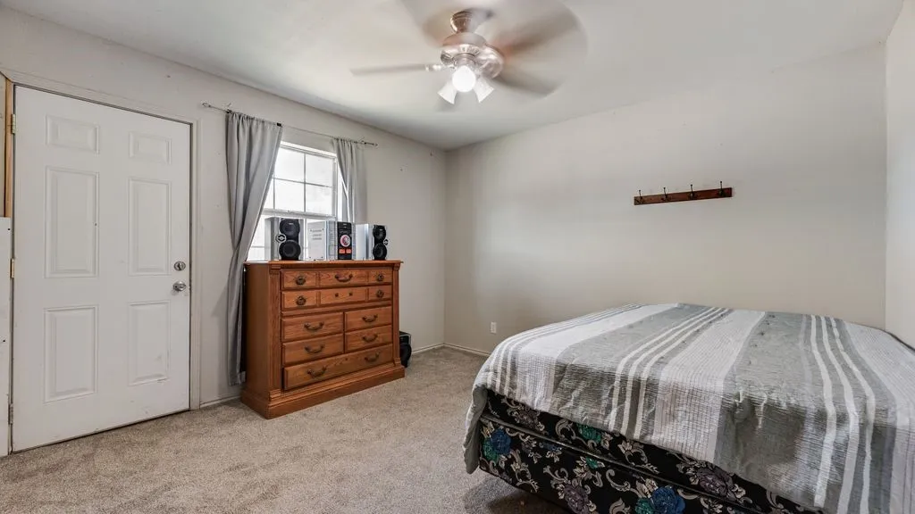Single Family Residence For Sale in Hunt County , 7477 Scenic Drive, Lone Oak, Texas 75453, 3 Bedroom, 2 Bathroom, Garage spaces, 1,160 Sqft, built in 2009, mls#21364033, Real Estate Agent in Lone Oak, Homes For Sale in Hunt county, Homes For Sale in Lone Oak, Realtor in Lone Oak Texas, Real Estate Brokerage Independent Realty Texas, Luminita Cordes Realtor
