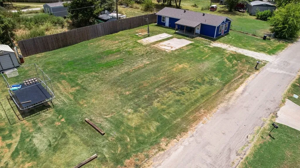 Single Family Residence For Sale in Hunt County , 7477 Scenic Drive, Lone Oak, Texas 75453, 3 Bedroom, 2 Bathroom, Garage spaces, 1,160 Sqft, built in 2009, mls#21364033, Real Estate Agent in Lone Oak, Homes For Sale in Hunt county, Homes For Sale in Lone Oak, Realtor in Lone Oak Texas, Real Estate Brokerage Independent Realty Texas, Luminita Cordes Realtor