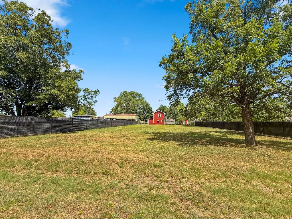 Single Family Residence For Sale in Hunt County , 4006 State HWY 34 S, Greenville, Texas 75402, 2 Bedroom, 2 Bathroom, 1 Garage spaces, 1,684 Sqft, built in 1980, mls#21363702, Real Estate Agent in Greenville, Homes For Sale in Hunt county, Homes For Sale in Greenville, Realtor in Greenville Texas, Real Estate Brokerage Independent Realty Texas, Luminita Cordes Realtor