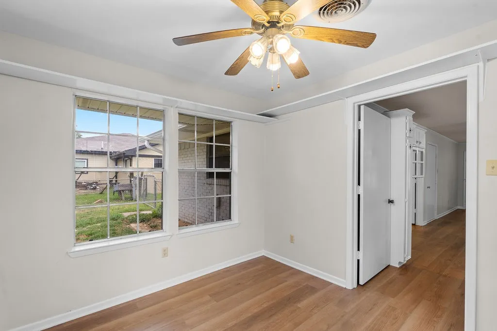 Single Family Residence For Sale in Hunt County , 4006 State HWY 34 S, Greenville, Texas 75402, 2 Bedroom, 2 Bathroom, 1 Garage spaces, 1,684 Sqft, built in 1980, mls#21363702, Real Estate Agent in Greenville, Homes For Sale in Hunt county, Homes For Sale in Greenville, Realtor in Greenville Texas, Real Estate Brokerage Independent Realty Texas, Luminita Cordes Realtor