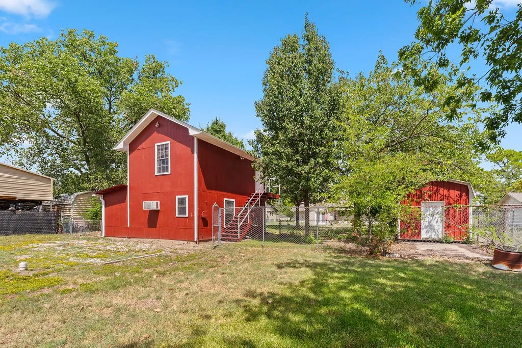 Single Family Residence For Sale in Hunt County , 4006 State HWY 34 S, Greenville, Texas 75402, 2 Bedroom, 2 Bathroom, 1 Garage spaces, 1,684 Sqft, built in 1980, mls#21363702, Real Estate Agent in Greenville, Homes For Sale in Hunt county, Homes For Sale in Greenville, Realtor in Greenville Texas, Real Estate Brokerage Independent Realty Texas, Luminita Cordes Realtor
