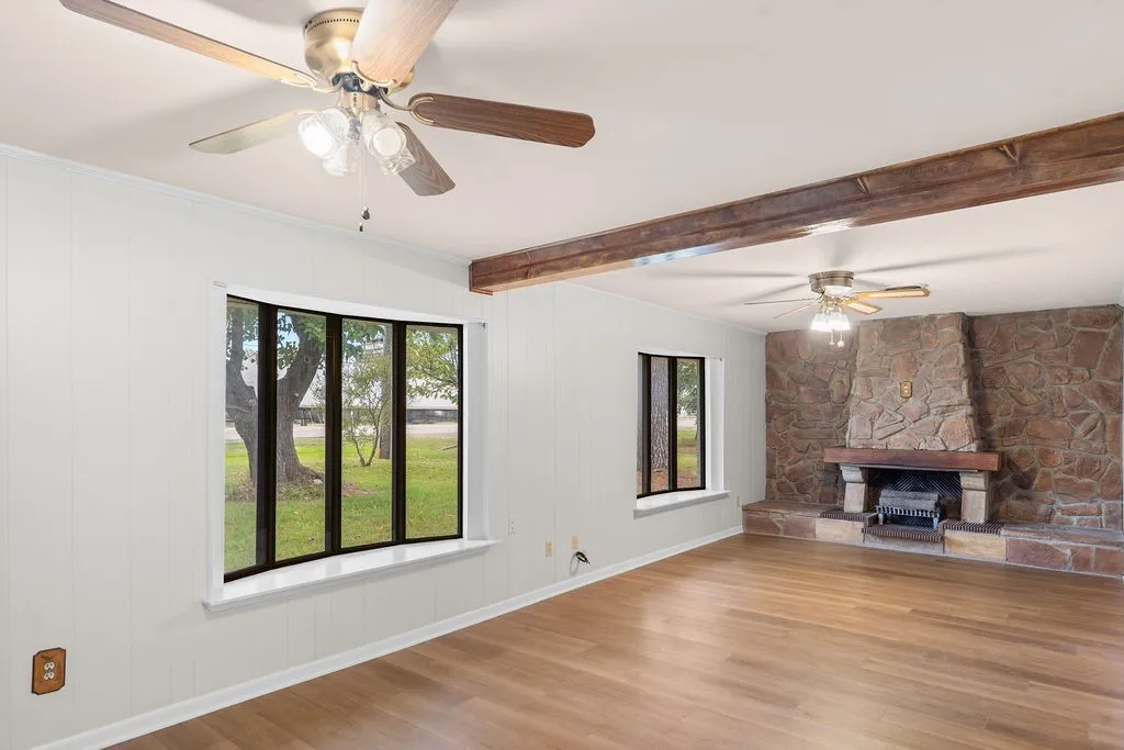 Single Family Residence For Sale in Hunt County , 4006 State HWY 34 S, Greenville, Texas 75402, 2 Bedroom, 2 Bathroom, 1 Garage spaces, 1,684 Sqft, built in 1980, mls#21363702, Real Estate Agent in Greenville, Homes For Sale in Hunt county, Homes For Sale in Greenville, Realtor in Greenville Texas, Real Estate Brokerage Independent Realty Texas, Luminita Cordes Realtor