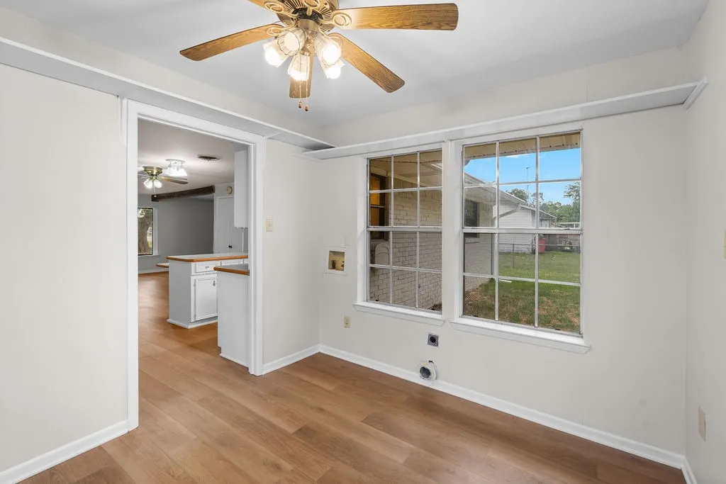 Single Family Residence For Sale in Hunt County , 4006 State HWY 34 S, Greenville, Texas 75402, 2 Bedroom, 2 Bathroom, 1 Garage spaces, 1,684 Sqft, built in 1980, mls#21363702, Real Estate Agent in Greenville, Homes For Sale in Hunt county, Homes For Sale in Greenville, Realtor in Greenville Texas, Real Estate Brokerage Independent Realty Texas, Luminita Cordes Realtor