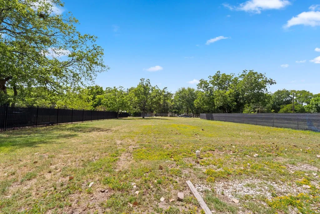Single Family Residence For Sale in Hunt County , 4006 State HWY 34 S, Greenville, Texas 75402, 2 Bedroom, 2 Bathroom, 1 Garage spaces, 1,684 Sqft, built in 1980, mls#21363702, Real Estate Agent in Greenville, Homes For Sale in Hunt county, Homes For Sale in Greenville, Realtor in Greenville Texas, Real Estate Brokerage Independent Realty Texas, Luminita Cordes Realtor