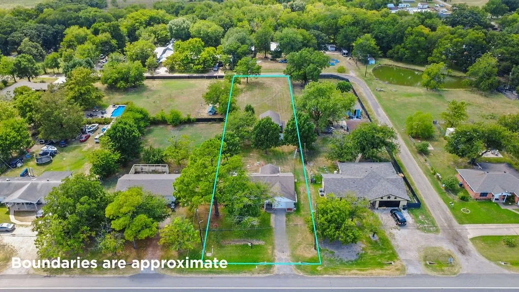 Single Family Residence For Sale in Hunt County , 4006 State HWY 34 S, Greenville, Texas 75402, 2 Bedroom, 2 Bathroom, 1 Garage spaces, 1,684 Sqft, built in 1980, mls#21363702, Real Estate Agent in Greenville, Homes For Sale in Hunt county, Homes For Sale in Greenville, Realtor in Greenville Texas, Real Estate Brokerage Independent Realty Texas, Luminita Cordes Realtor