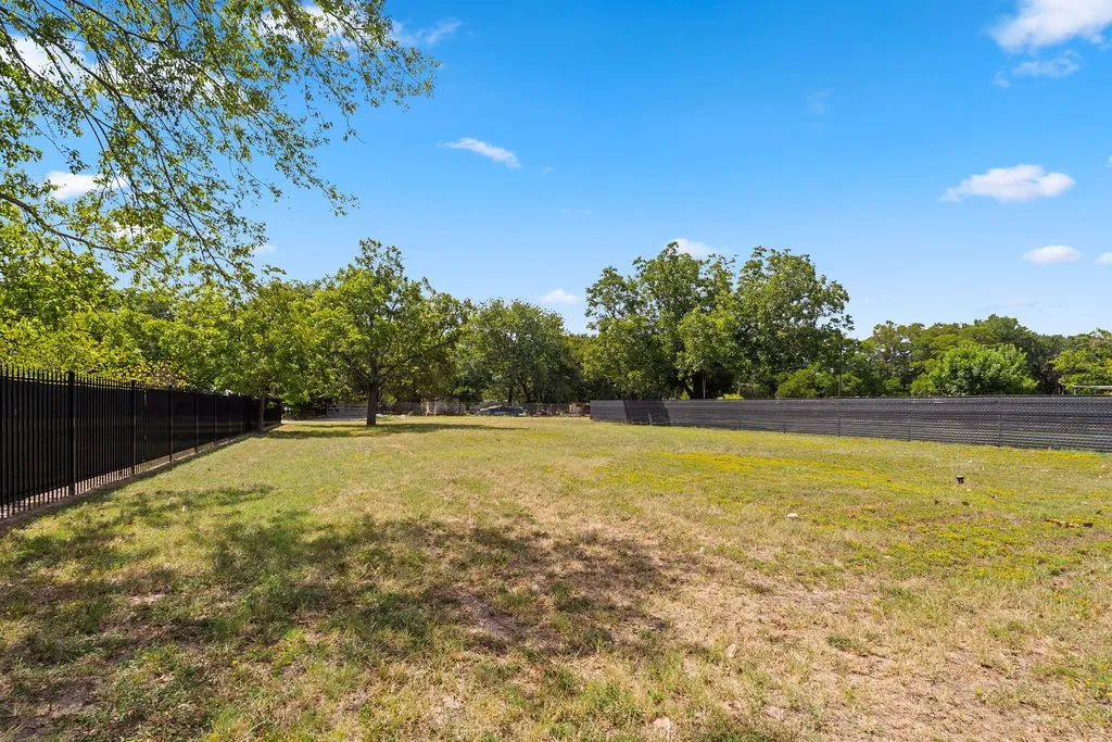 Single Family Residence For Sale in Hunt County , 4006 State HWY 34 S, Greenville, Texas 75402, 2 Bedroom, 2 Bathroom, 1 Garage spaces, 1,684 Sqft, built in 1980, mls#21363702, Real Estate Agent in Greenville, Homes For Sale in Hunt county, Homes For Sale in Greenville, Realtor in Greenville Texas, Real Estate Brokerage Independent Realty Texas, Luminita Cordes Realtor