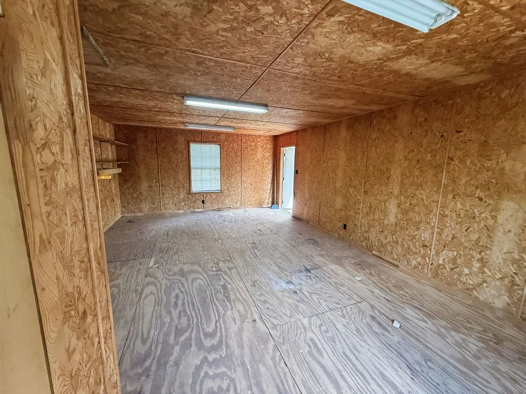 Single Family Residence For Sale in Hunt County , 4006 State HWY 34 S, Greenville, Texas 75402, 2 Bedroom, 2 Bathroom, 1 Garage spaces, 1,684 Sqft, built in 1980, mls#21363702, Real Estate Agent in Greenville, Homes For Sale in Hunt county, Homes For Sale in Greenville, Realtor in Greenville Texas, Real Estate Brokerage Independent Realty Texas, Luminita Cordes Realtor