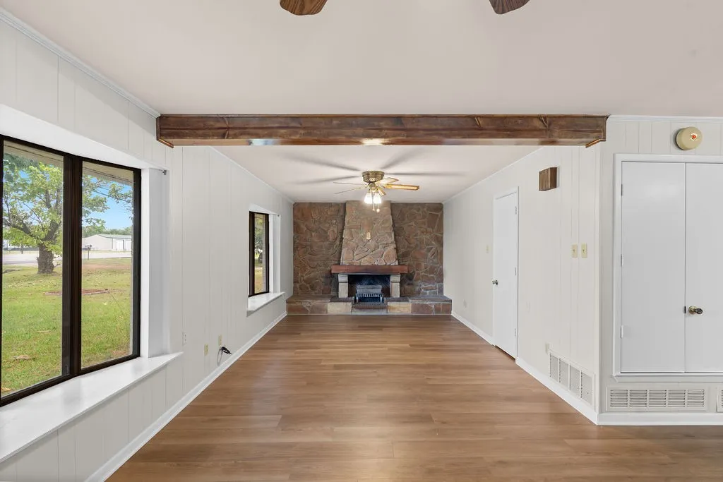 Single Family Residence For Sale in Hunt County , 4006 State HWY 34 S, Greenville, Texas 75402, 2 Bedroom, 2 Bathroom, 1 Garage spaces, 1,684 Sqft, built in 1980, mls#21363702, Real Estate Agent in Greenville, Homes For Sale in Hunt county, Homes For Sale in Greenville, Realtor in Greenville Texas, Real Estate Brokerage Independent Realty Texas, Luminita Cordes Realtor