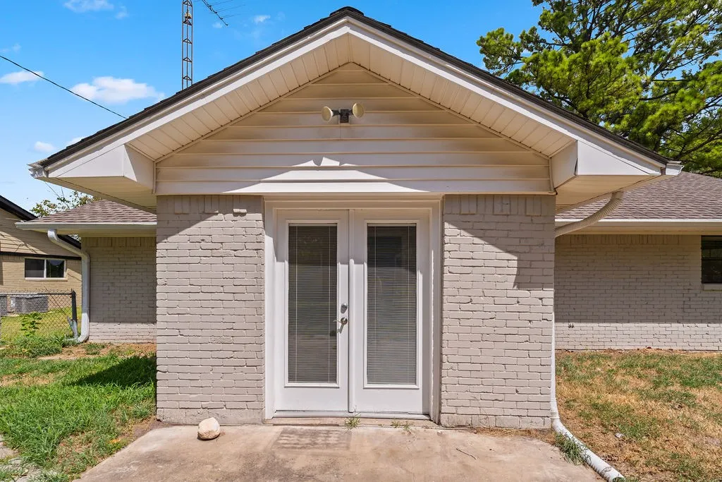 Single Family Residence For Sale in Hunt County , 4006 State HWY 34 S, Greenville, Texas 75402, 2 Bedroom, 2 Bathroom, 1 Garage spaces, 1,684 Sqft, built in 1980, mls#21363702, Real Estate Agent in Greenville, Homes For Sale in Hunt county, Homes For Sale in Greenville, Realtor in Greenville Texas, Real Estate Brokerage Independent Realty Texas, Luminita Cordes Realtor