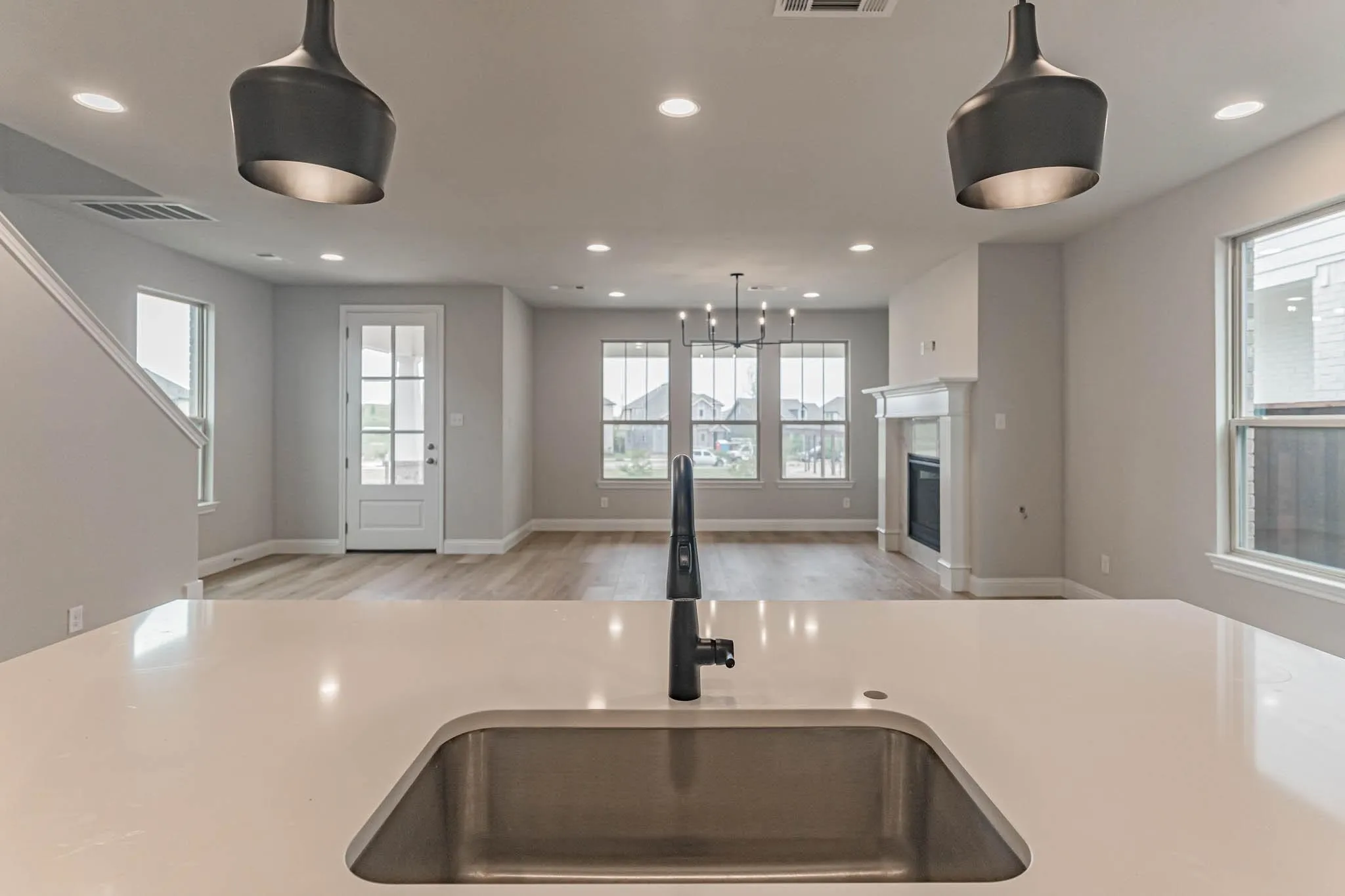 Single Family Residence For Rent in Tarrant County , 933 Carnation Drive, Crowley, Texas 76036, 3 Bedroom, 3 Bathroom, 2 Garage spaces, 2,169 Sqft, built in 2023, mls#21364231, Real Estate Agent in Crowley, Homes For Rent in Tarrant county, Homes For Rent in Crowley, Realtor in Crowley Texas, Real Estate Brokerage Independent Realty Texas, Luminita Cordes Realtor