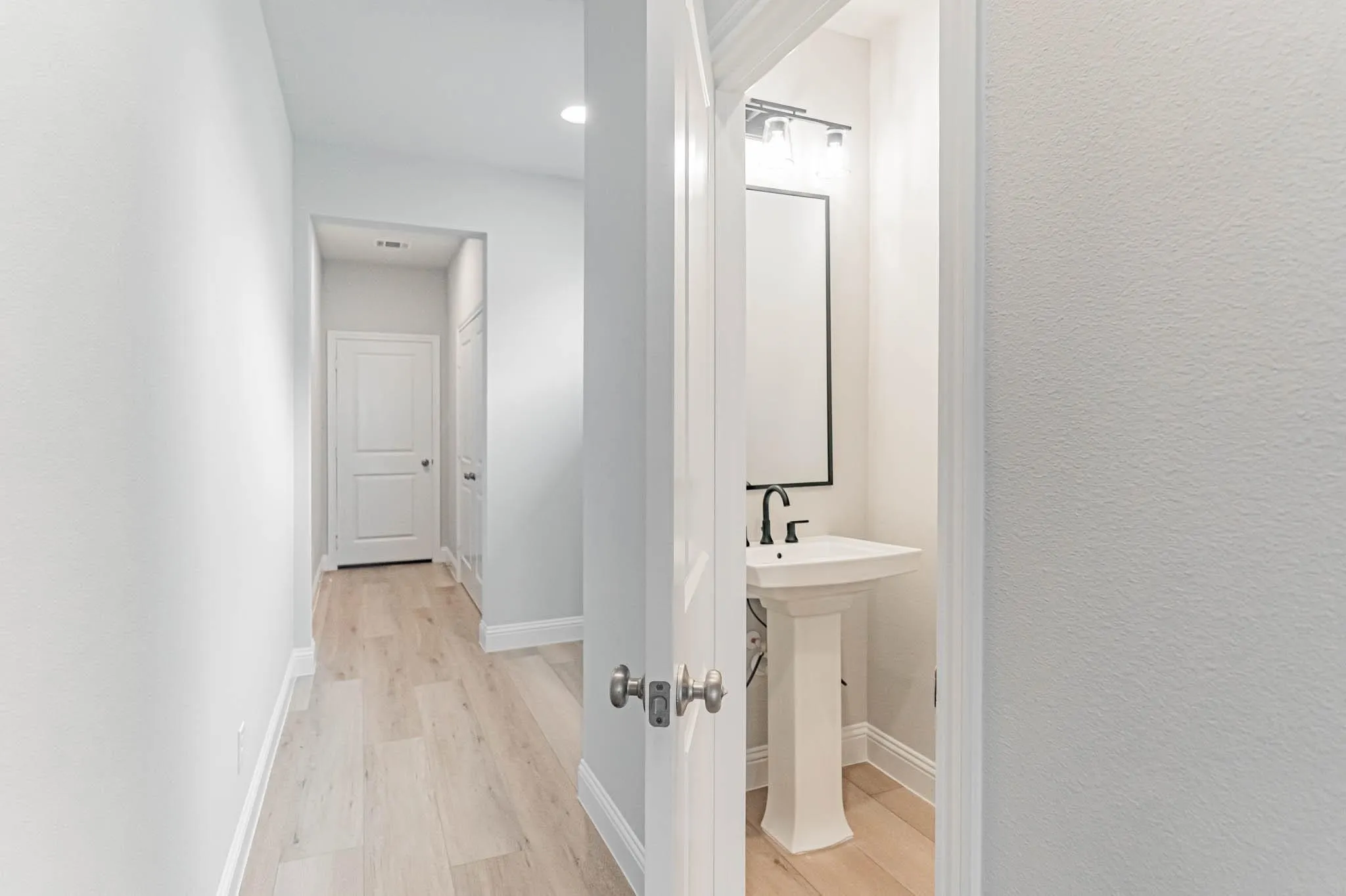 Single Family Residence For Rent in Tarrant County , 933 Carnation Drive, Crowley, Texas 76036, 3 Bedroom, 3 Bathroom, 2 Garage spaces, 2,169 Sqft, built in 2023, mls#21364231, Real Estate Agent in Crowley, Homes For Rent in Tarrant county, Homes For Rent in Crowley, Realtor in Crowley Texas, Real Estate Brokerage Independent Realty Texas, Luminita Cordes Realtor
