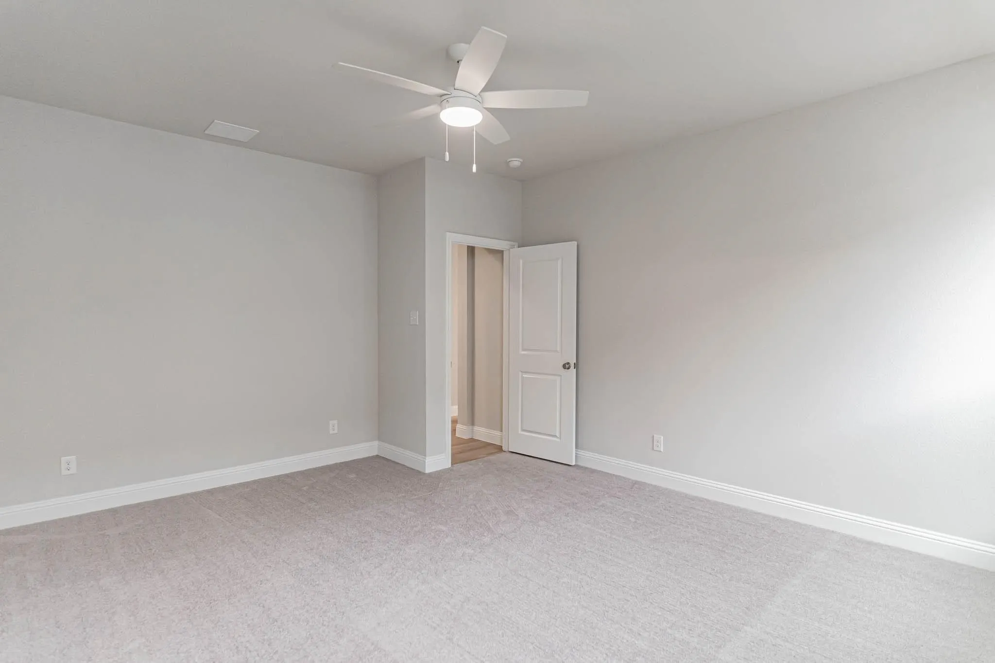 Single Family Residence For Rent in Tarrant County , 933 Carnation Drive, Crowley, Texas 76036, 3 Bedroom, 3 Bathroom, 2 Garage spaces, 2,169 Sqft, built in 2023, mls#21364231, Real Estate Agent in Crowley, Homes For Rent in Tarrant county, Homes For Rent in Crowley, Realtor in Crowley Texas, Real Estate Brokerage Independent Realty Texas, Luminita Cordes Realtor