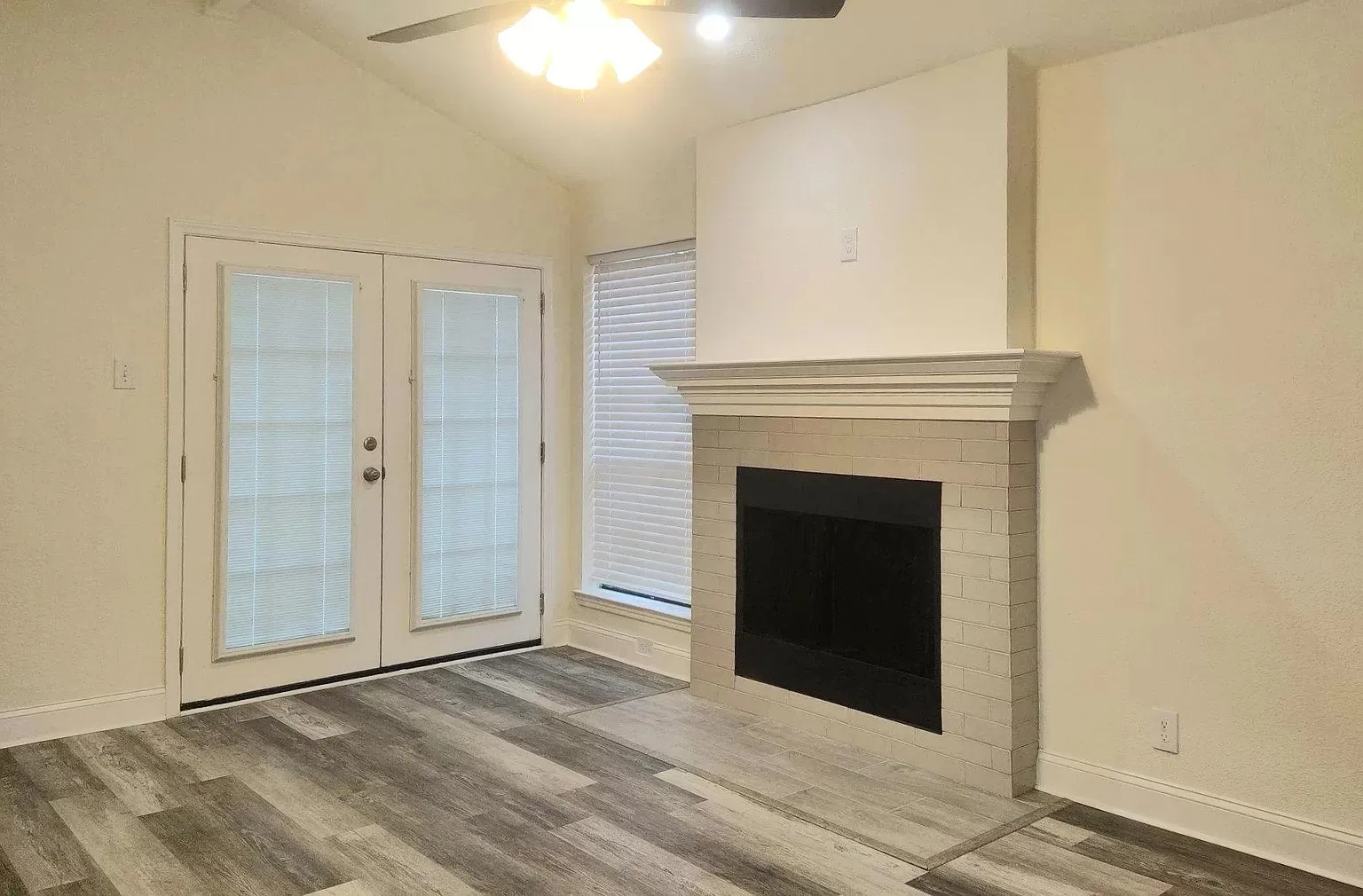 Condominium For Sale in Dallas County , 4217 Tierra, Irving, Texas 75038, 3 Bedroom, 3 Bathroom, 1 Garage spaces, 1,473 Sqft, built in 1984, mls#21364344, Real Estate Agent in Irving, Homes For Sale in Dallas county, Homes For Sale in Irving, Realtor in Irving Texas, Real Estate Brokerage Independent Realty Texas, Luminita Cordes Realtor