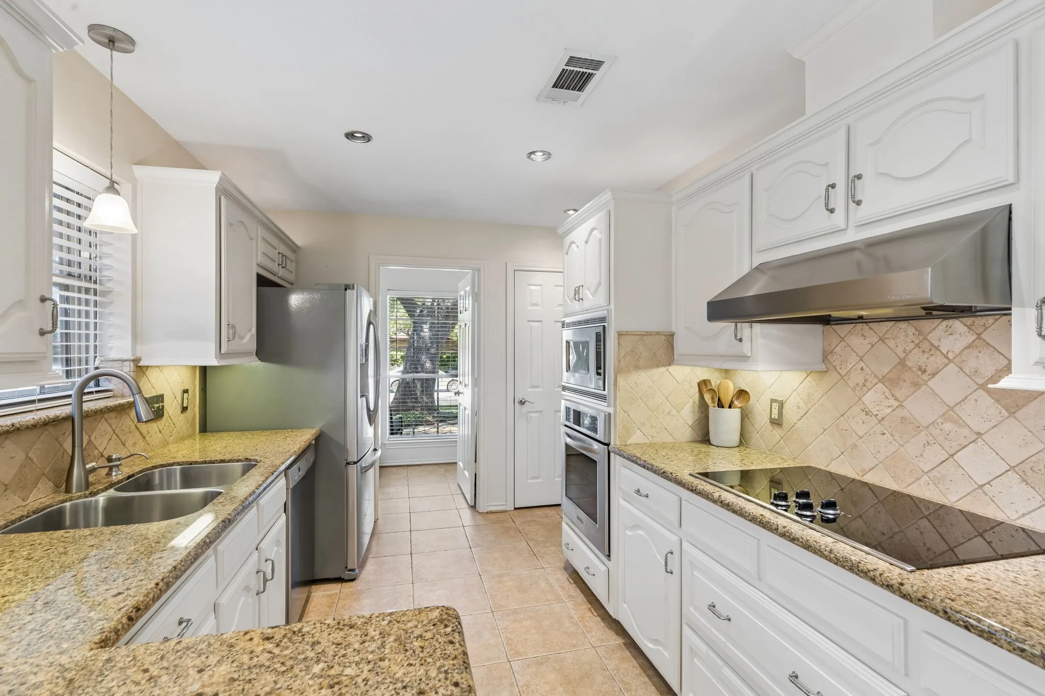Single Family Residence For Sale in Dallas County , 1410 Stonecrest Drive, Richardson, Texas 75081, 4 Bedroom, 2 Bathroom, 2 Garage spaces, 2,395 Sqft, built in 1979, mls#21351548, Real Estate Agent in Richardson, Homes For Sale in Dallas county, Homes For Sale in Richardson, Realtor in Richardson Texas, Real Estate Brokerage Independent Realty Texas, Luminita Cordes Realtor