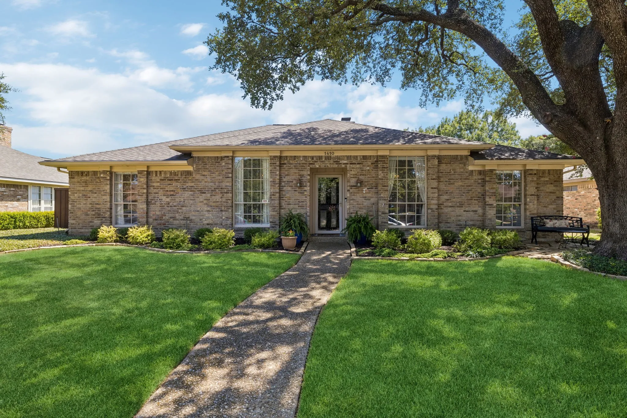 Single Family Residence For Sale in Dallas County , 1410 Stonecrest Drive, Richardson, Texas 75081, 4 Bedroom, 2 Bathroom, 2 Garage spaces, 2,395 Sqft, built in 1979, mls#21351548, Real Estate Agent in Richardson, Homes For Sale in Dallas county, Homes For Sale in Richardson, Realtor in Richardson Texas, Real Estate Brokerage Independent Realty Texas, Luminita Cordes Realtor