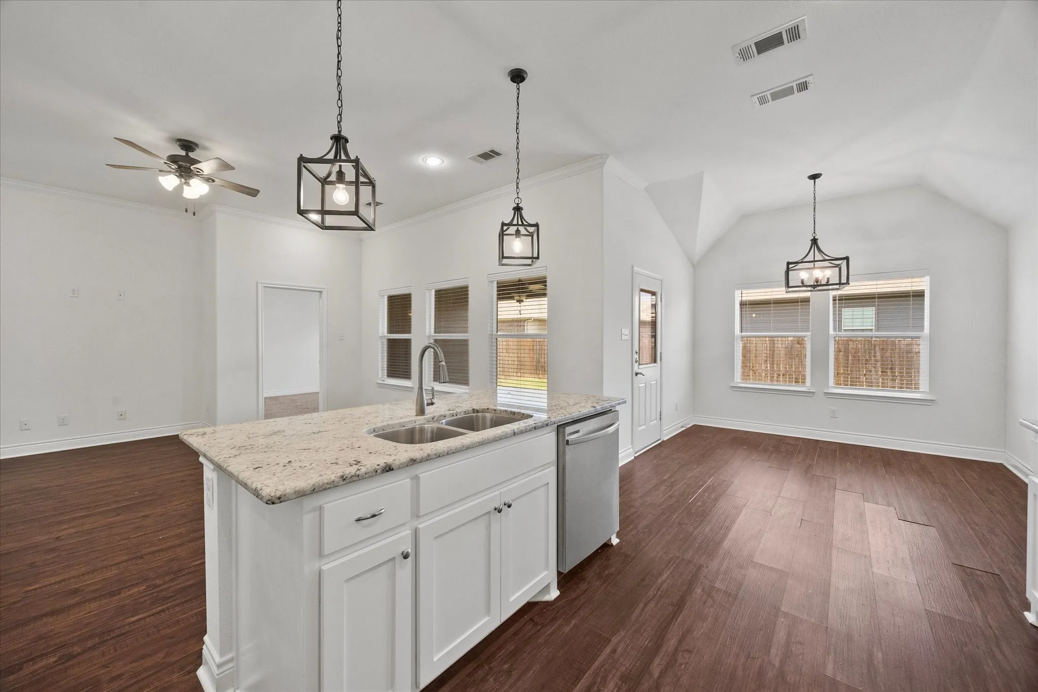 Single Family Residence For Sale in Hunt County , 8503 Christie Lane, Greenville, Texas 75402, 3 Bedroom, 2 Bathroom, 2 Garage spaces, 1,547 Sqft, built in 2021, mls#21364313, Real Estate Agent in Greenville, Homes For Sale in Hunt county, Homes For Sale in Greenville, Realtor in Greenville Texas, Real Estate Brokerage Independent Realty Texas, Luminita Cordes Realtor