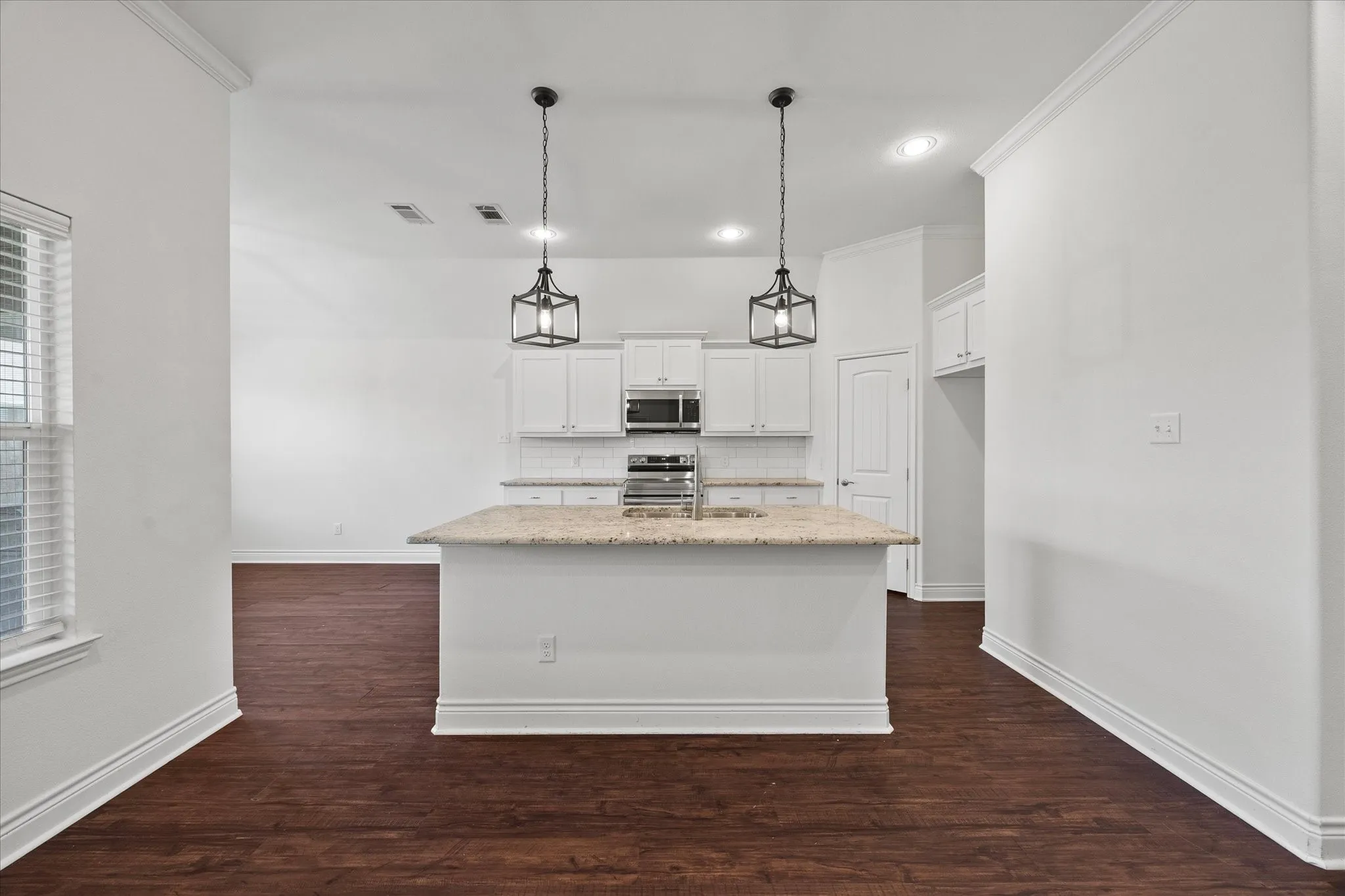 Single Family Residence For Sale in Hunt County , 8503 Christie Lane, Greenville, Texas 75402, 3 Bedroom, 2 Bathroom, 2 Garage spaces, 1,547 Sqft, built in 2021, mls#21364313, Real Estate Agent in Greenville, Homes For Sale in Hunt county, Homes For Sale in Greenville, Realtor in Greenville Texas, Real Estate Brokerage Independent Realty Texas, Luminita Cordes Realtor