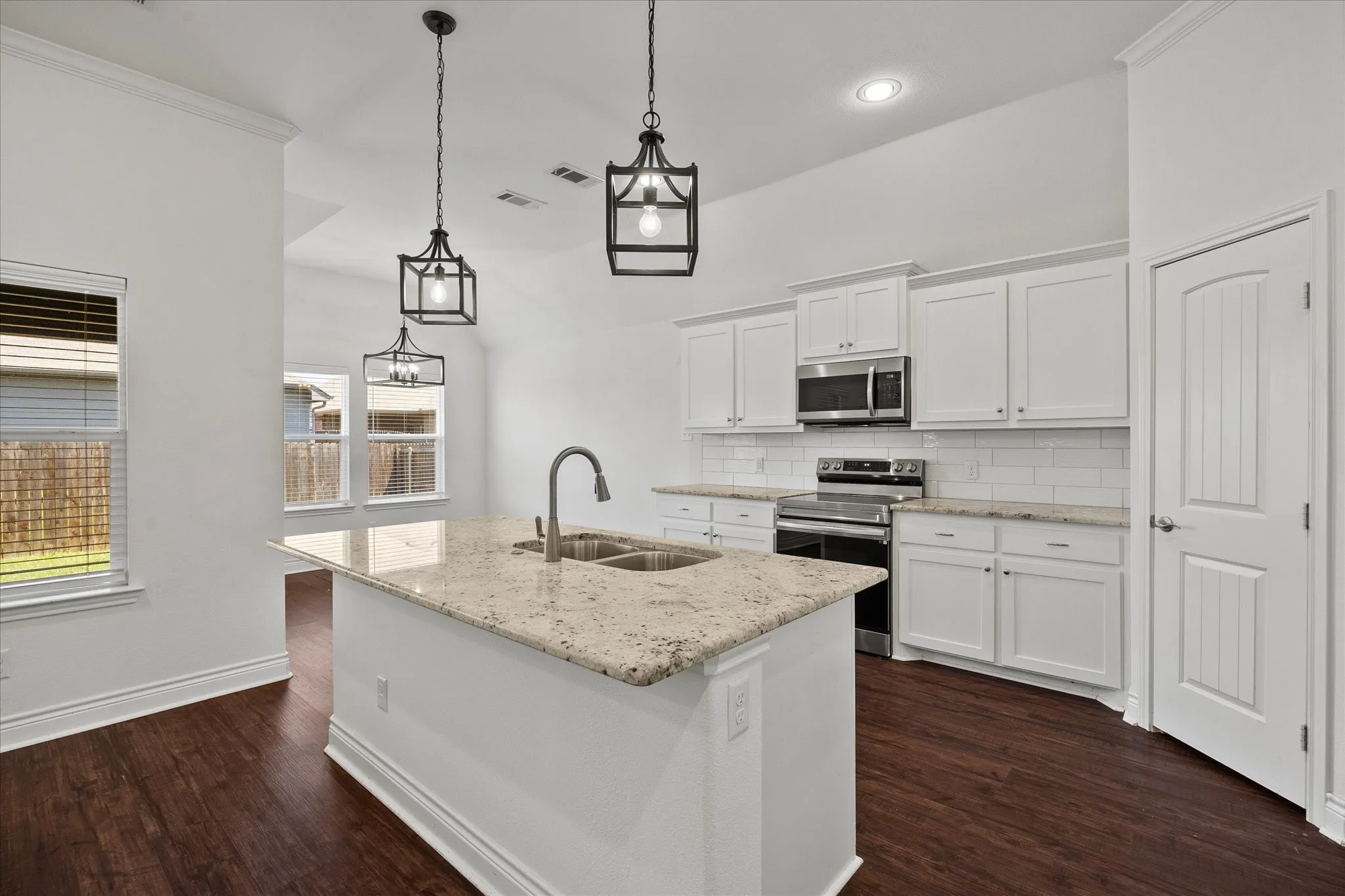 Single Family Residence For Sale in Hunt County , 8503 Christie Lane, Greenville, Texas 75402, 3 Bedroom, 2 Bathroom, 2 Garage spaces, 1,547 Sqft, built in 2021, mls#21364313, Real Estate Agent in Greenville, Homes For Sale in Hunt county, Homes For Sale in Greenville, Realtor in Greenville Texas, Real Estate Brokerage Independent Realty Texas, Luminita Cordes Realtor