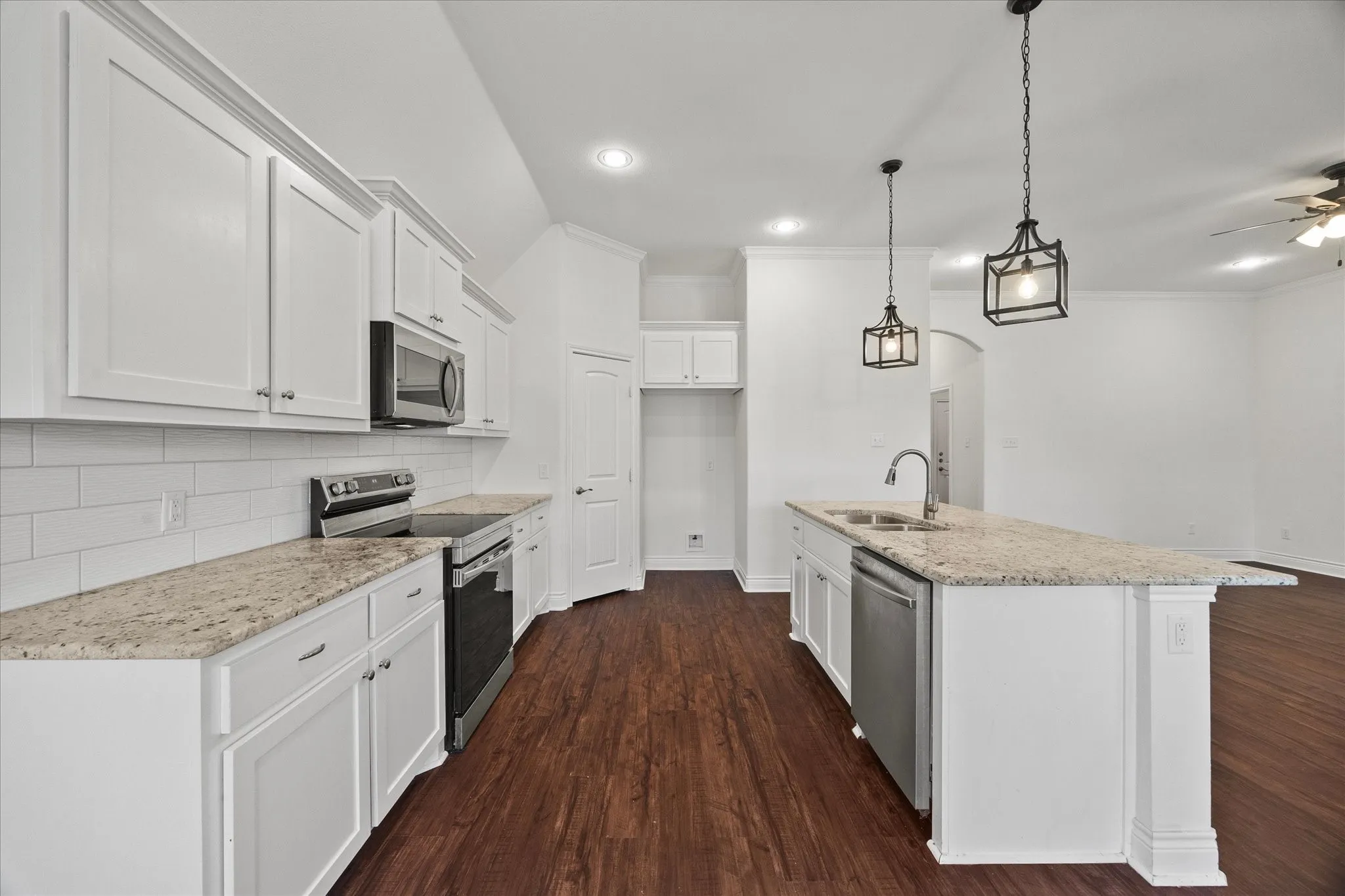 Single Family Residence For Sale in Hunt County , 8503 Christie Lane, Greenville, Texas 75402, 3 Bedroom, 2 Bathroom, 2 Garage spaces, 1,547 Sqft, built in 2021, mls#21364313, Real Estate Agent in Greenville, Homes For Sale in Hunt county, Homes For Sale in Greenville, Realtor in Greenville Texas, Real Estate Brokerage Independent Realty Texas, Luminita Cordes Realtor