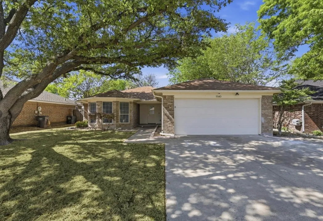 Single Family Residence For Sale in Tarrant County , 1140 W Hills Terrace, Saginaw, Texas 76179, 3 Bedroom, 2 Bathroom, 2 Garage spaces, 1,722 Sqft, built in 1984, mls#21363305, Real Estate Agent in Saginaw, Homes For Sale in Tarrant county, Homes For Sale in Saginaw, Realtor in Saginaw Texas, Real Estate Brokerage Independent Realty Texas, Luminita Cordes Realtor